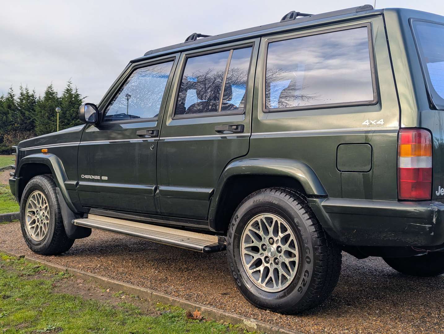 <p>1998 JEEP CHEROKEE 4.0 AUTO LIMITED</p>