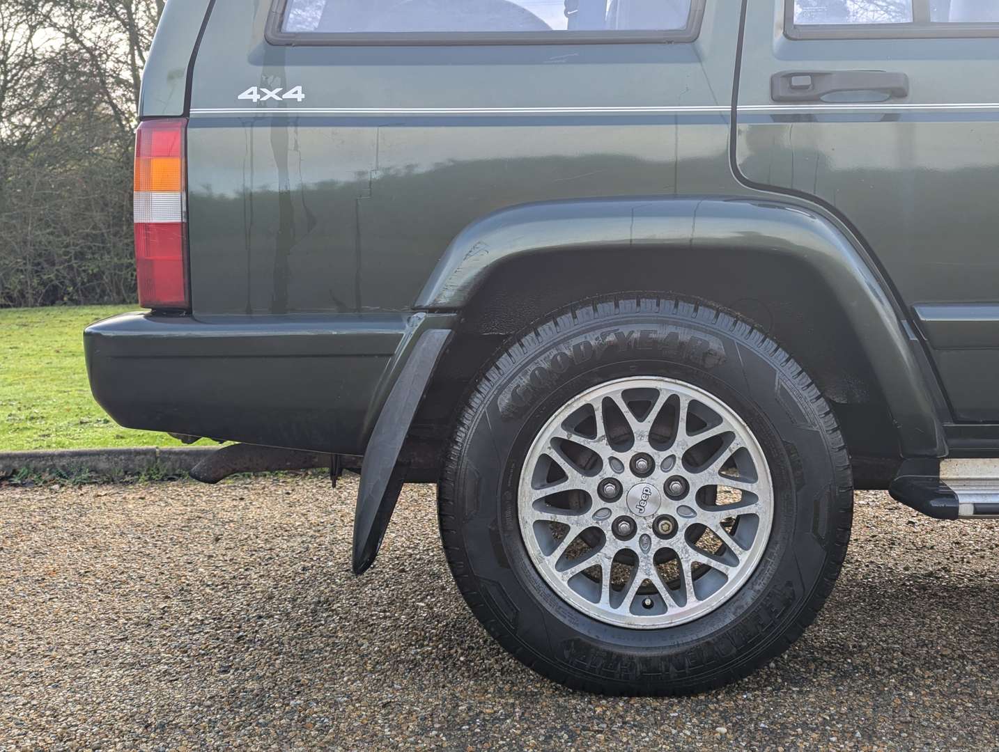 <p>1998 JEEP CHEROKEE 4.0 AUTO LIMITED</p>