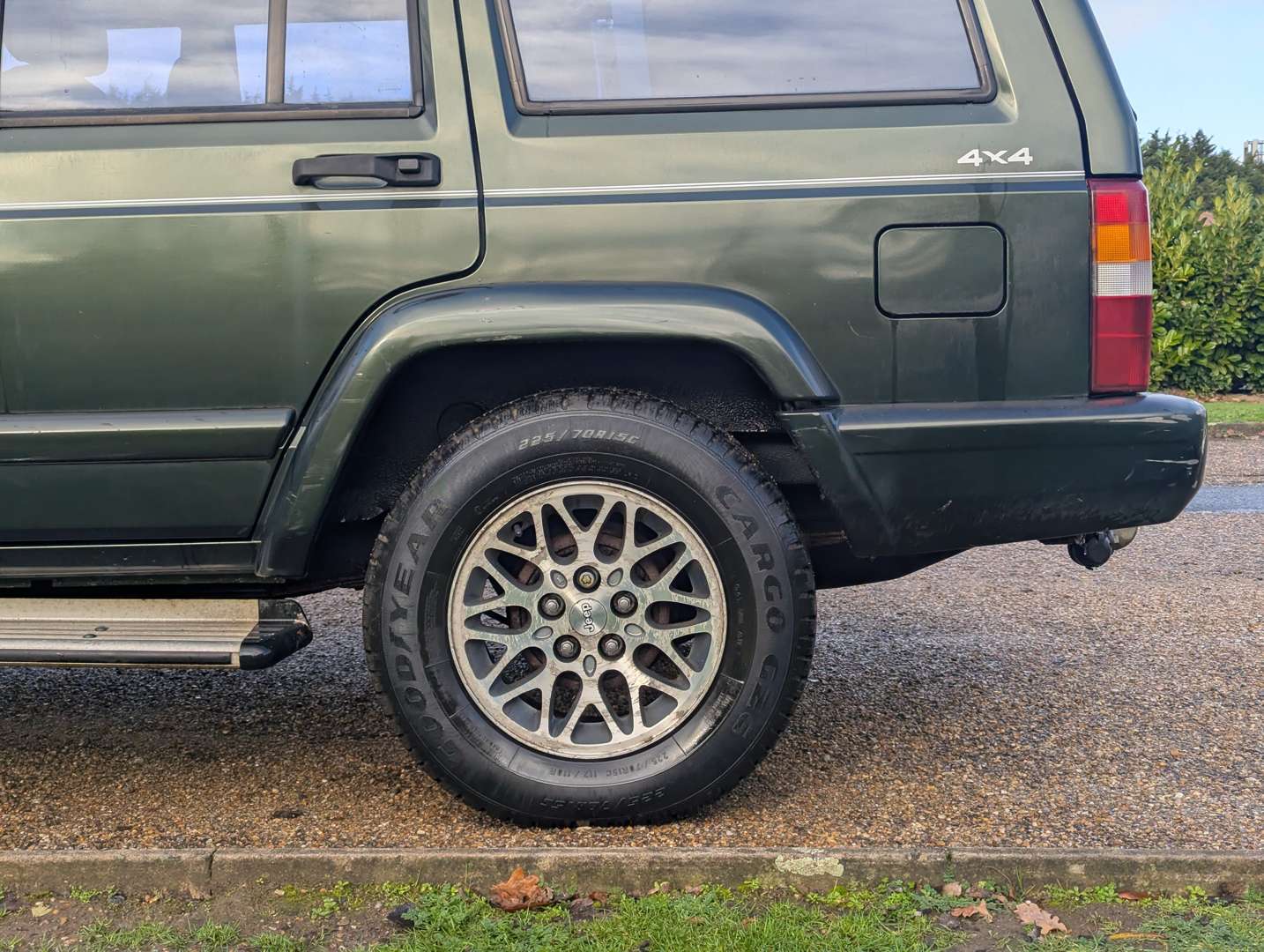 <p>1998 JEEP CHEROKEE 4.0 AUTO LIMITED</p>