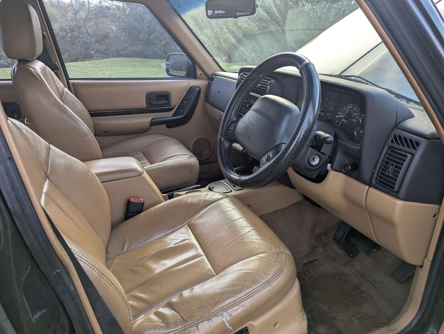 <p>1998 JEEP CHEROKEE 4.0 AUTO LIMITED</p>