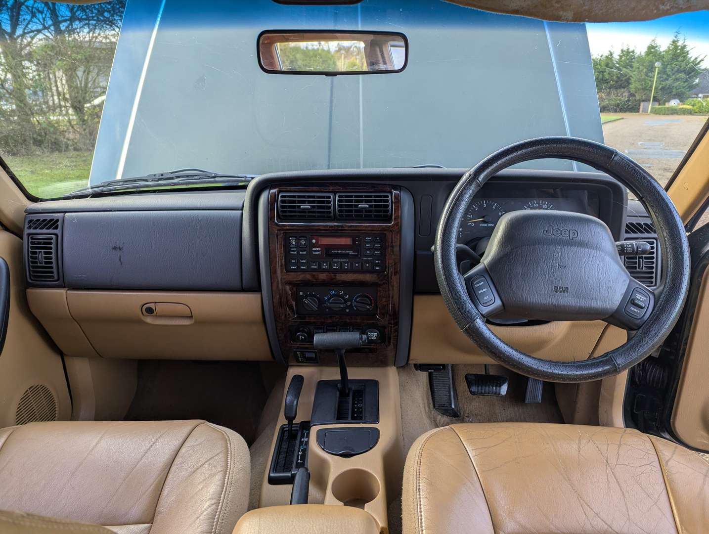 <p>1998 JEEP CHEROKEE 4.0 AUTO LIMITED</p>