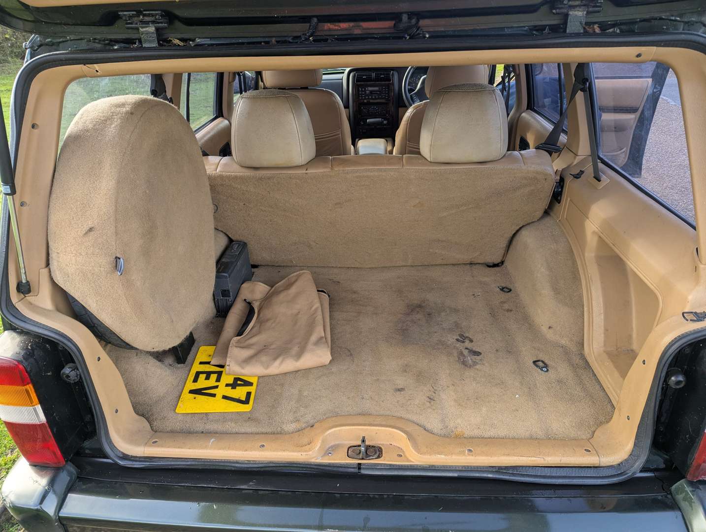 <p>1998 JEEP CHEROKEE 4.0 AUTO LIMITED</p>