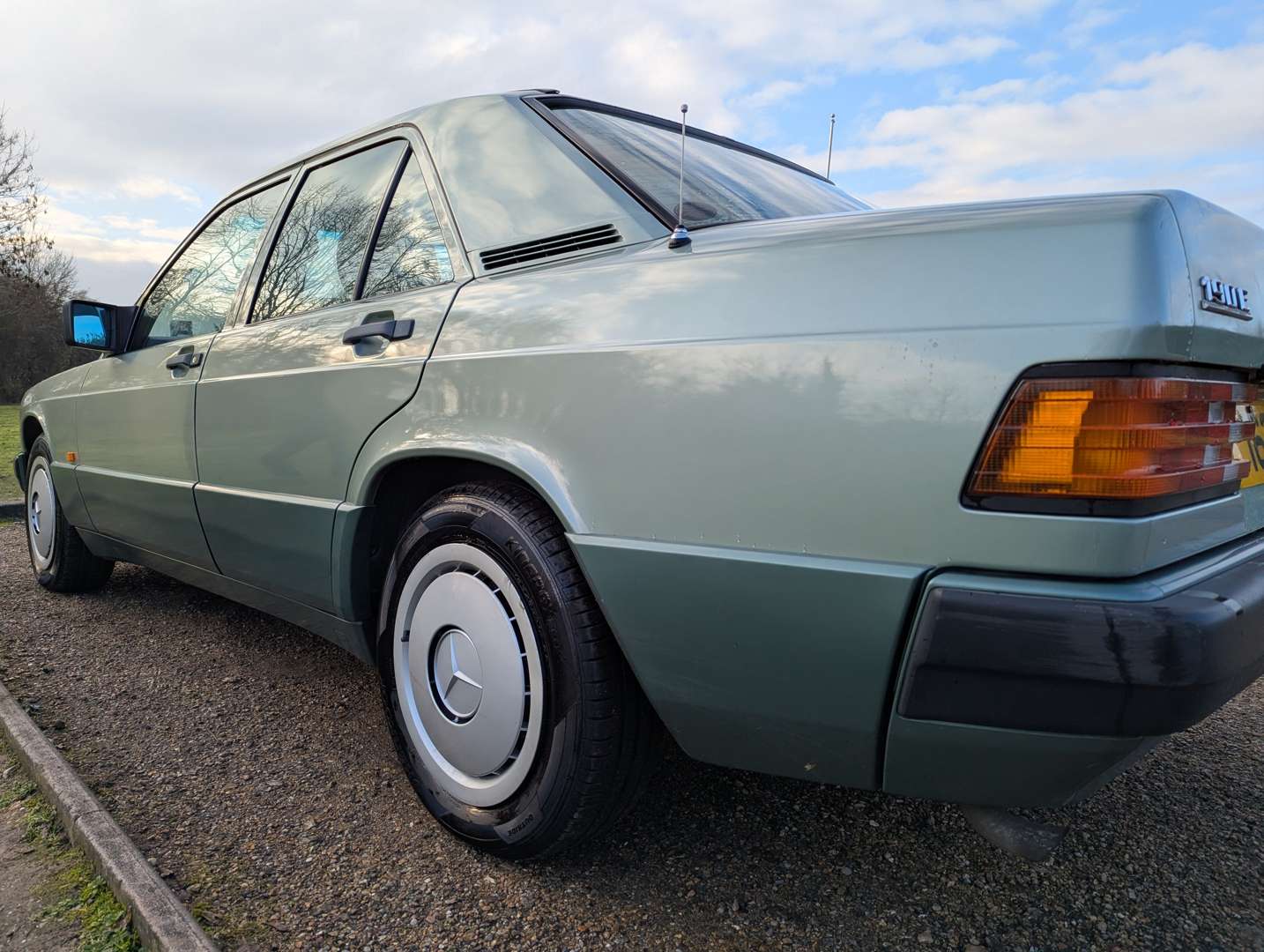 <p>1989 MERCEDES 190E AUTO&nbsp;</p>