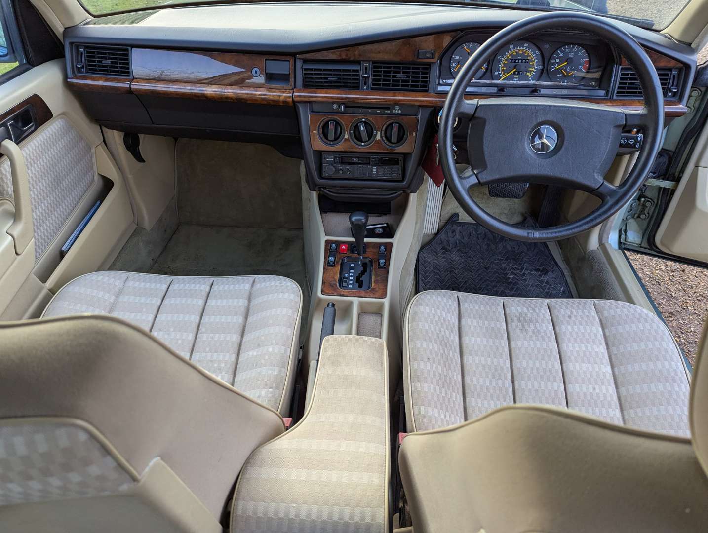 <p>1989 MERCEDES 190E AUTO&nbsp;</p>