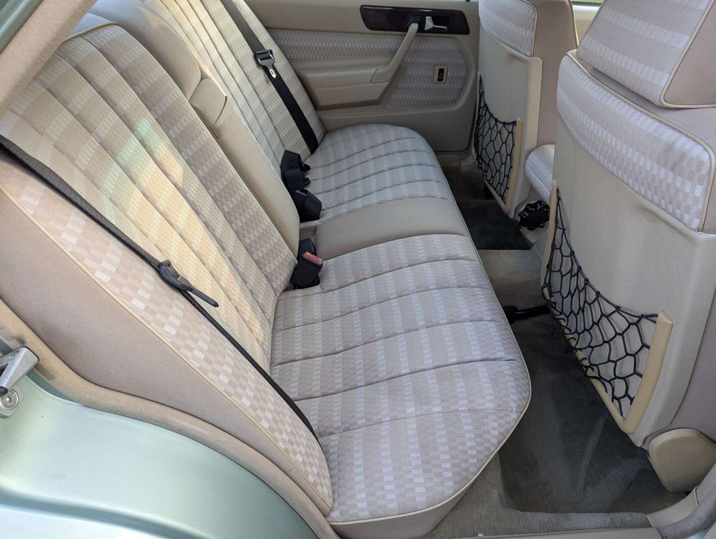 <p>1989 MERCEDES 190E AUTO&nbsp;</p>