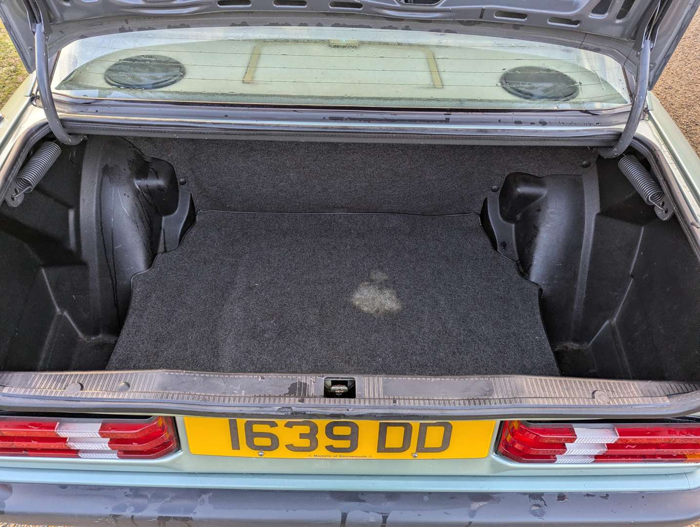 <p>1989 MERCEDES 190E AUTO&nbsp;</p>