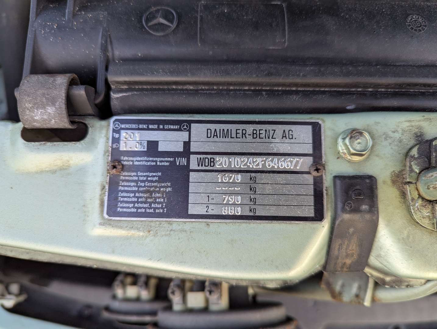 <p>1989 MERCEDES 190E AUTO&nbsp;</p>