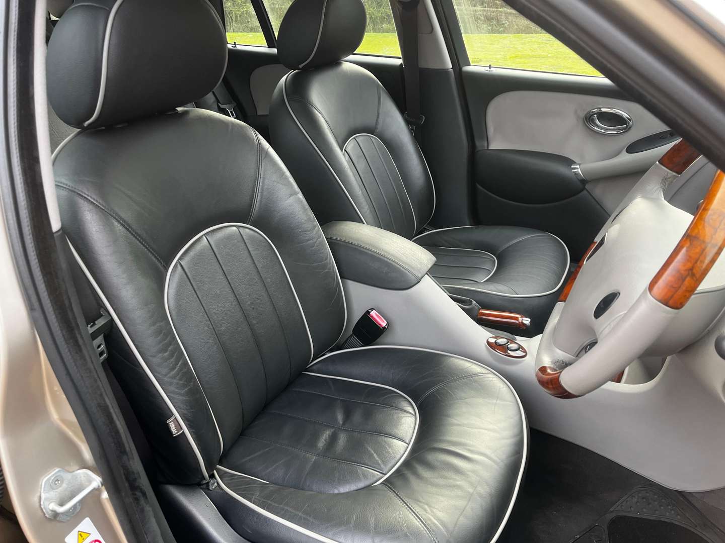 <p>2002 ROVER 75 2.5 CONNOISSEUR TOURER</p>