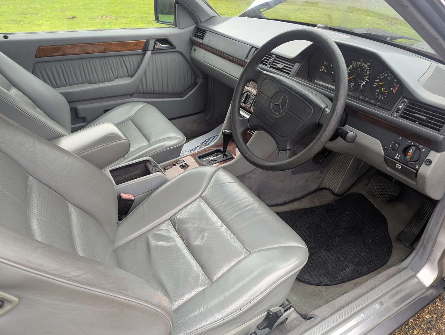 <p>1992 MERCEDES 300CE-24 C124 AUTO</p>