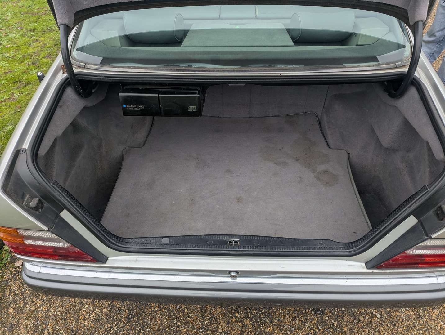 <p>1992 MERCEDES 300CE-24 C124 AUTO</p>