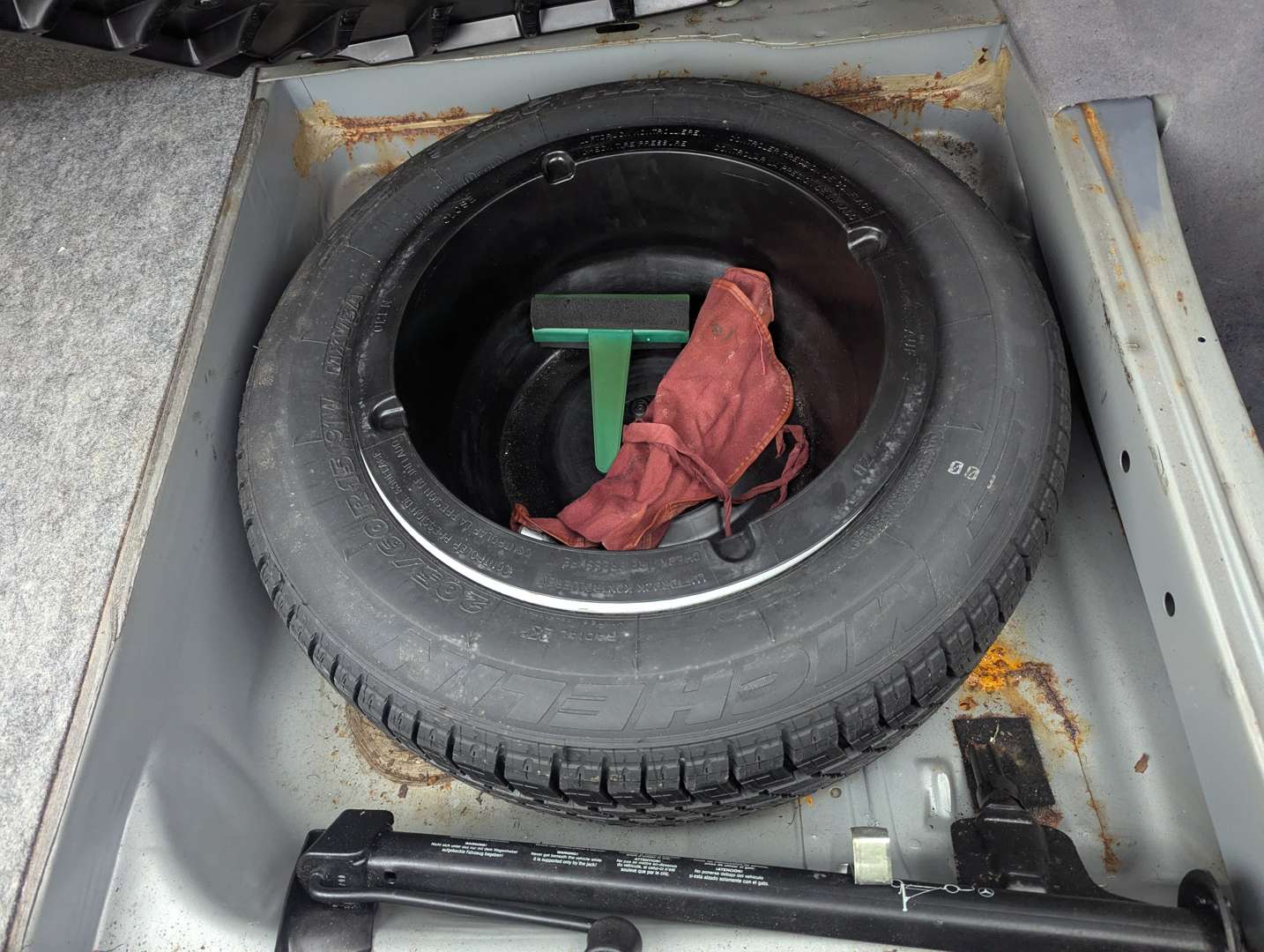 <p>1992 MERCEDES 300CE-24 C124 AUTO</p>