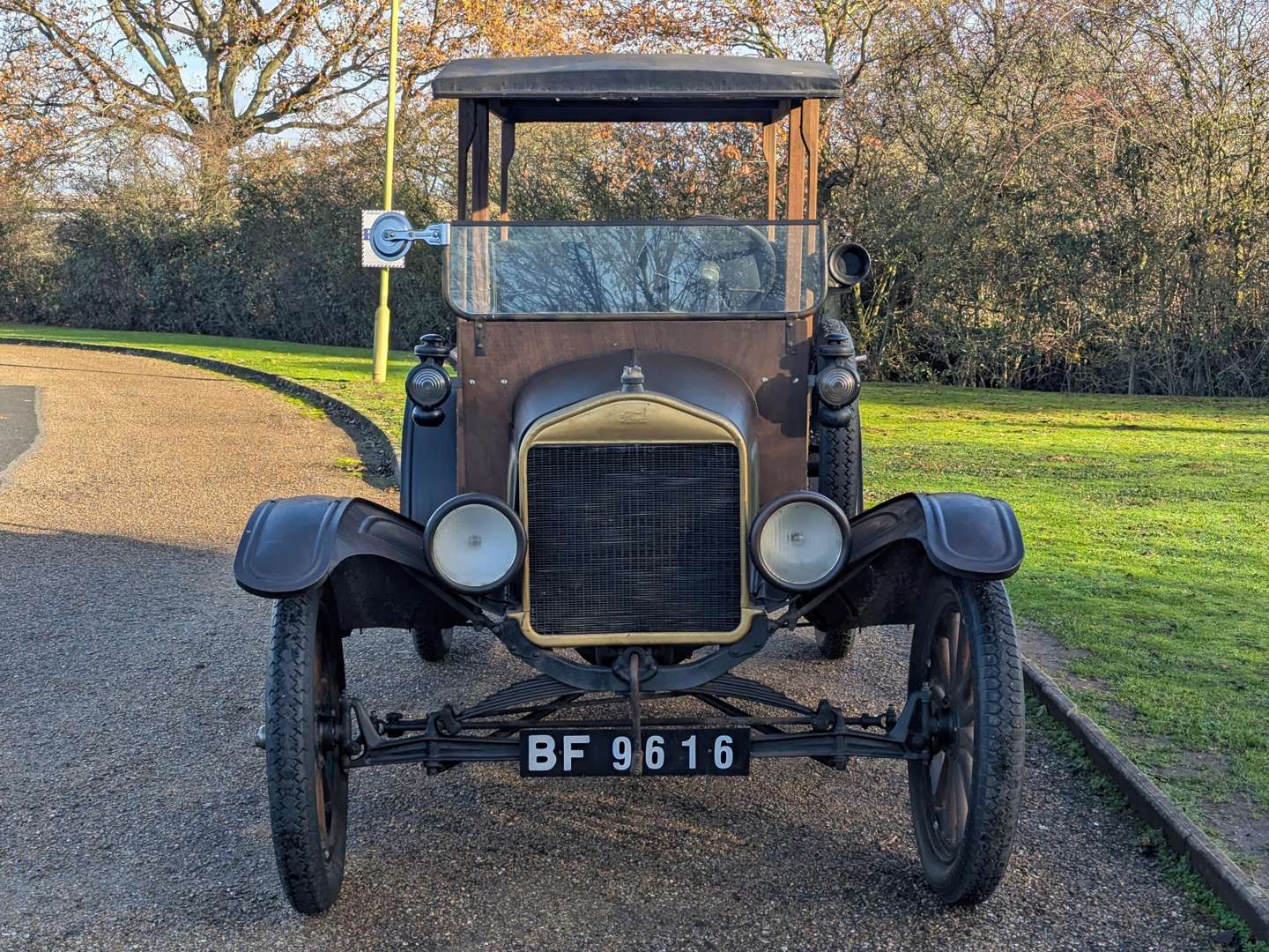 <p>1925 FORD MODEL T FLAT-BED PICK-UP LHD</p>