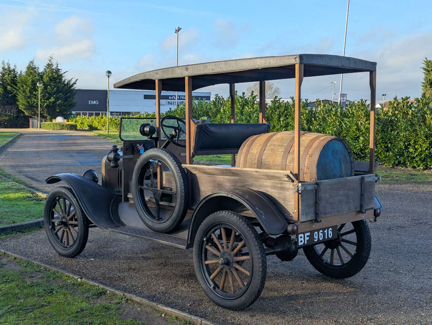 <p>1925 FORD MODEL T FLAT-BED PICK-UP LHD</p>