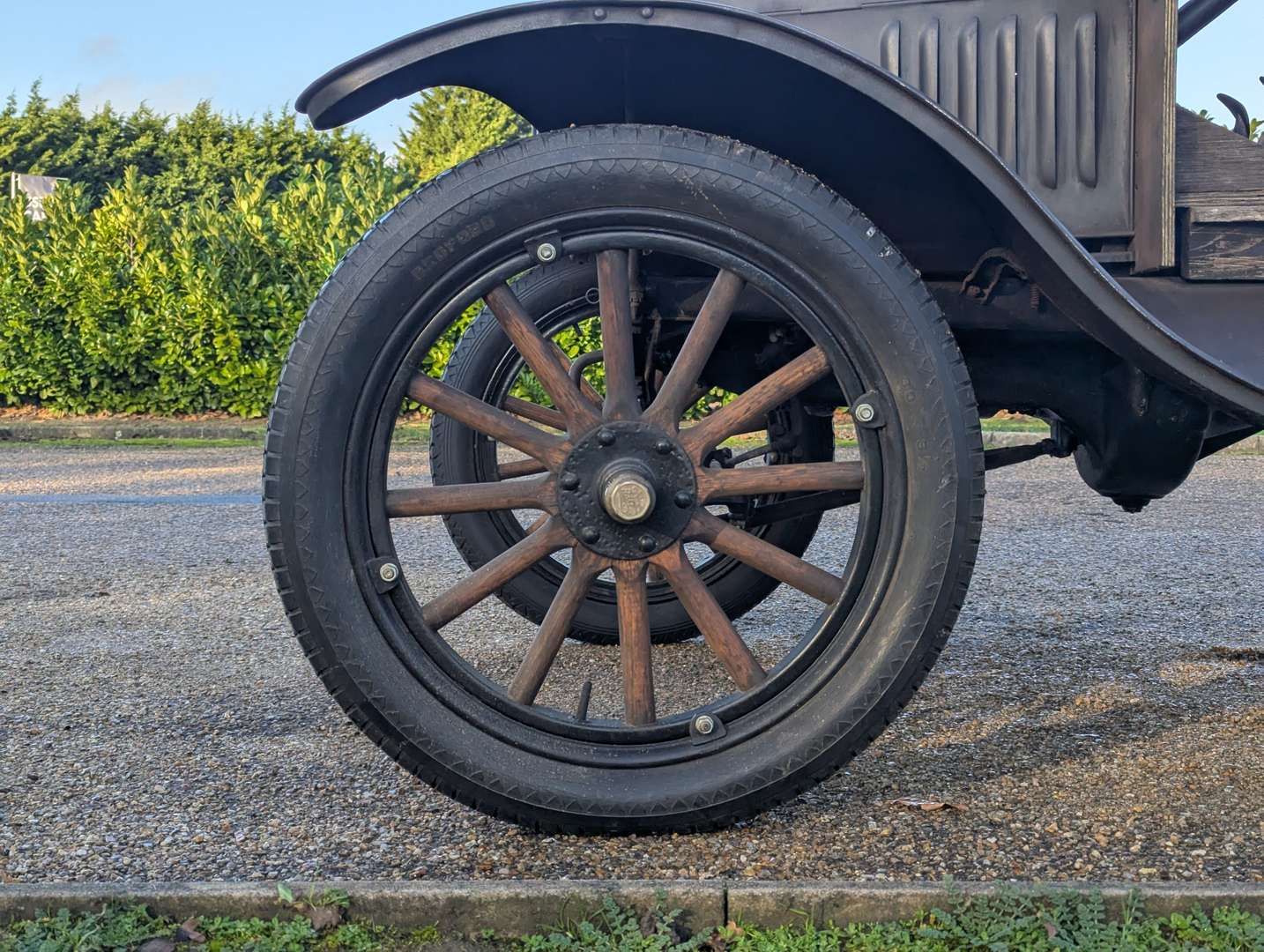 <p>1925 FORD MODEL T FLAT-BED PICK-UP LHD</p>