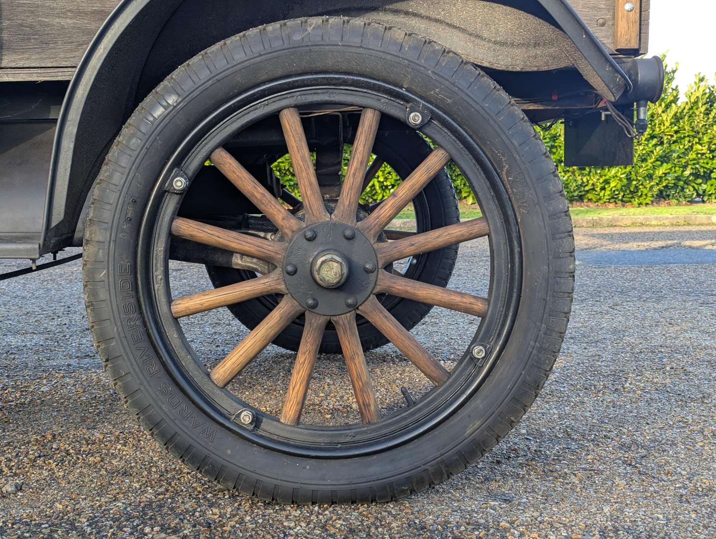 <p>1925 FORD MODEL T FLAT-BED PICK-UP LHD</p>