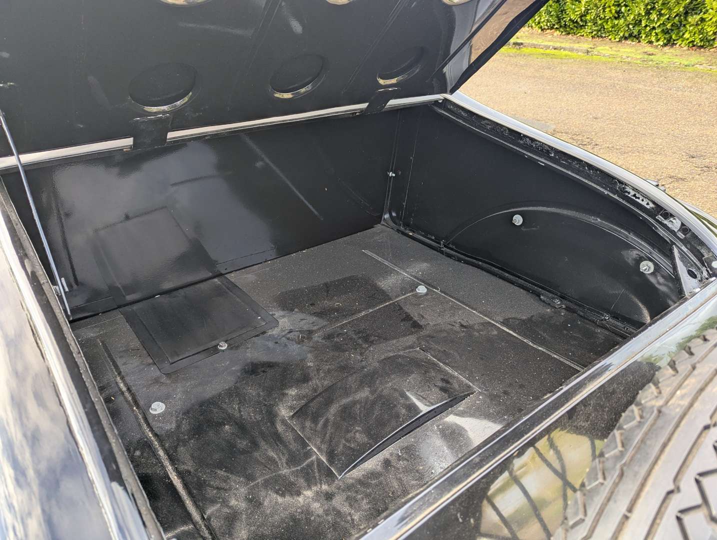 <p>1925 FORD MODEL T FLAT-BED PICK-UP LHD</p>