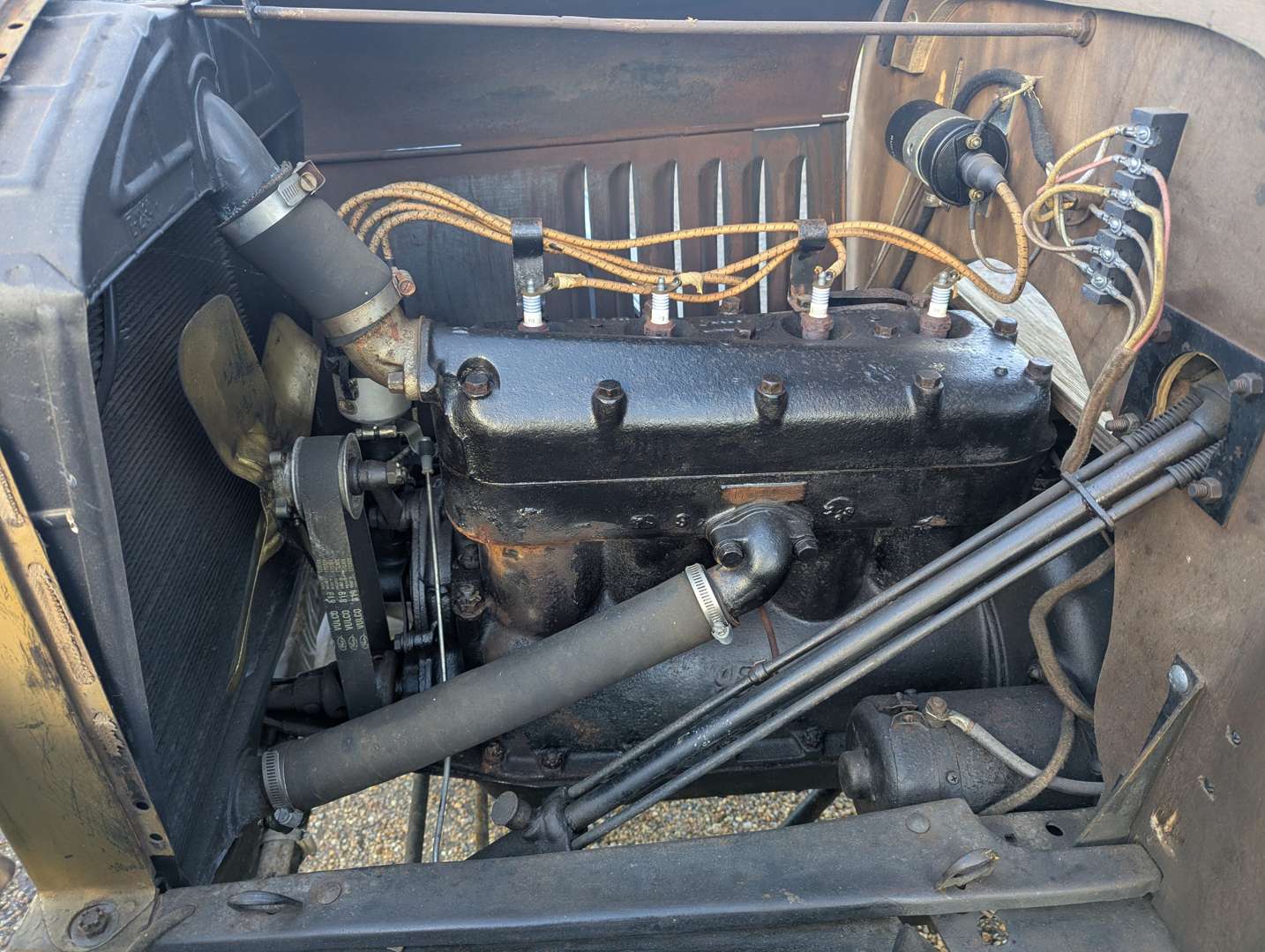 <p>1925 FORD MODEL T FLAT-BED PICK-UP LHD</p>