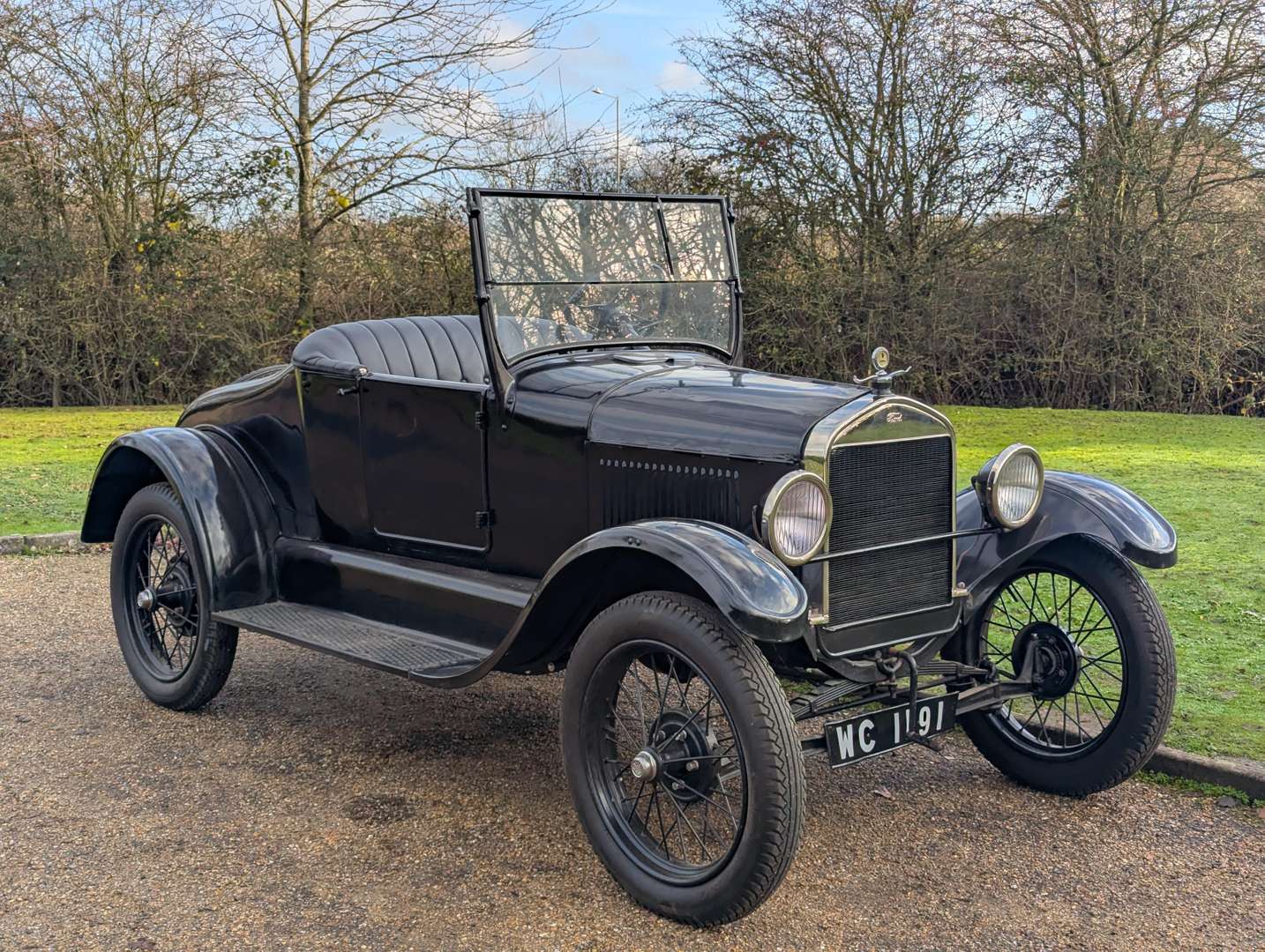 <p>1926 FORD MODEL T RUNABOUT LHD</p>