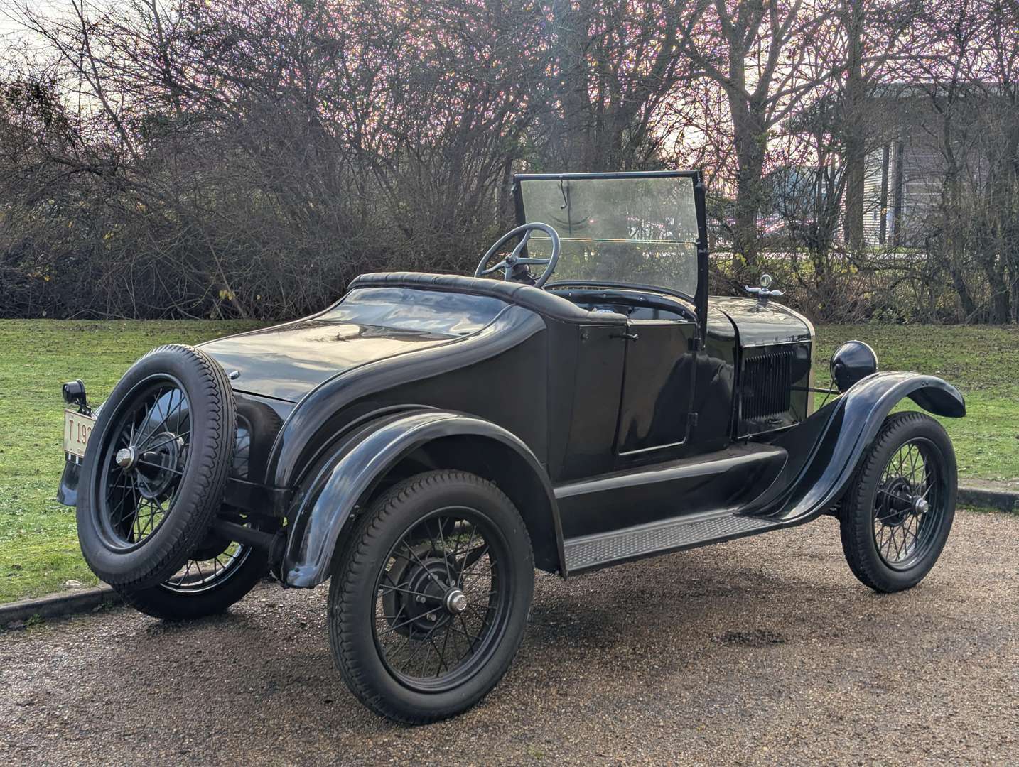 <p>1926 FORD MODEL T RUNABOUT LHD</p>