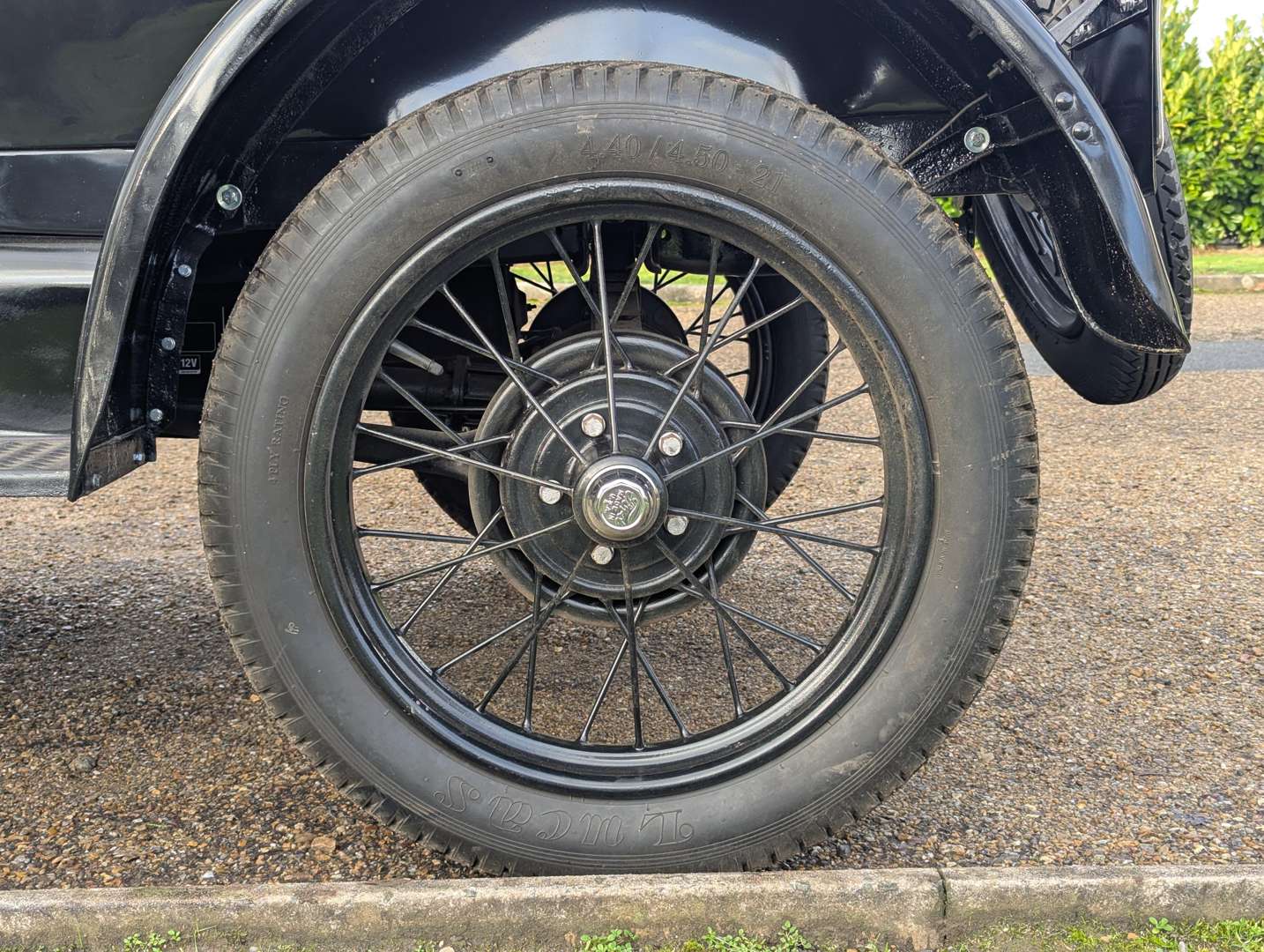 <p>1926 FORD MODEL T RUNABOUT LHD</p>