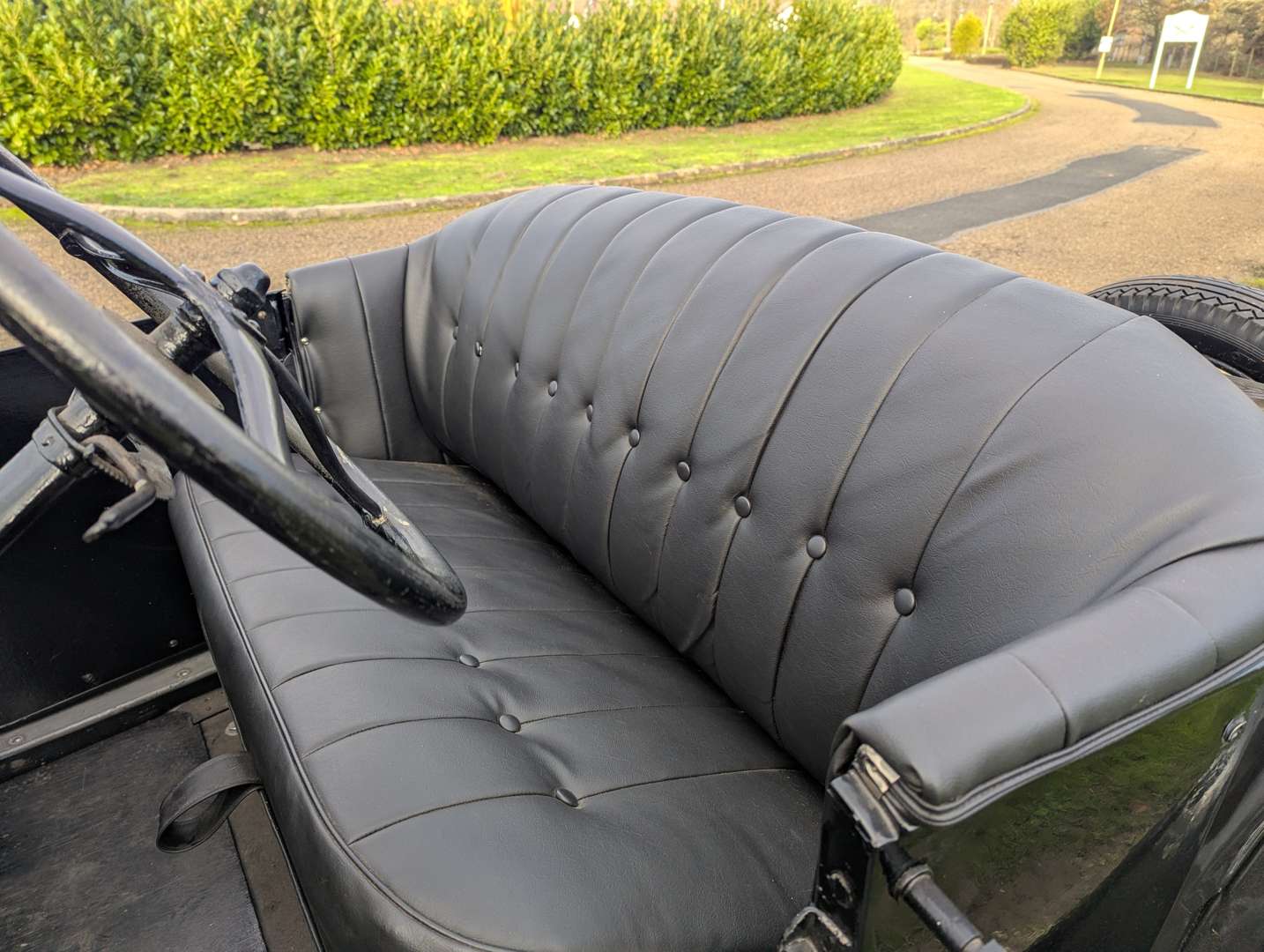 <p>1926 FORD MODEL T RUNABOUT LHD</p>