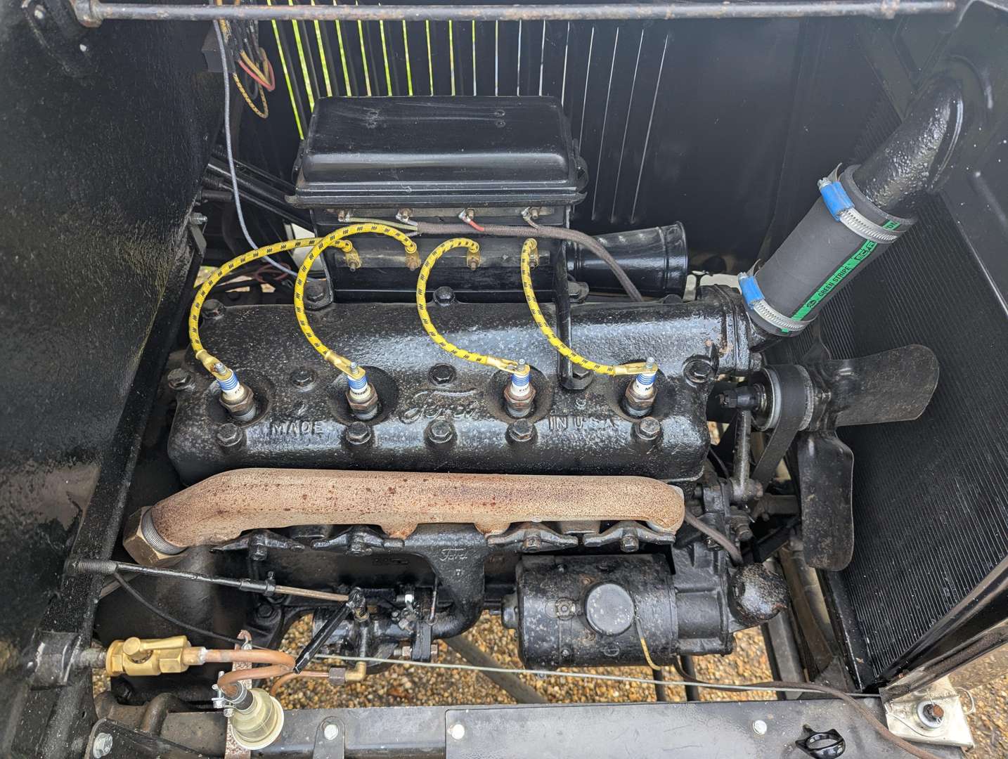 <p>1926 FORD MODEL T RUNABOUT LHD</p>