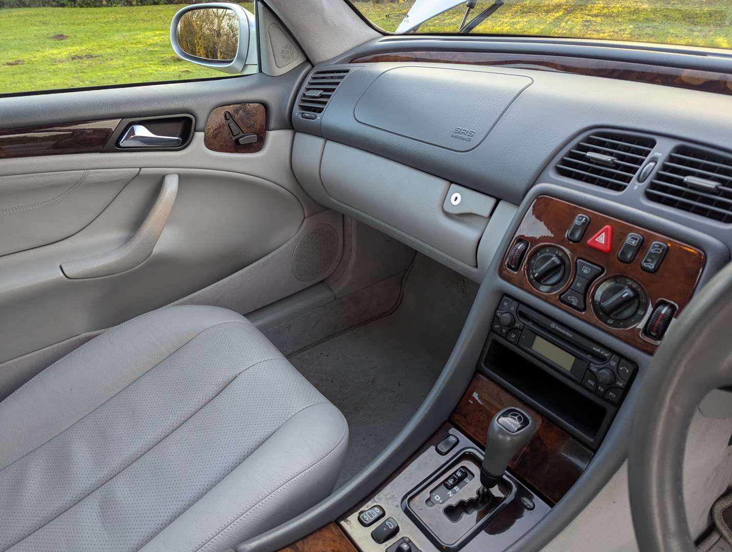 <p>2000 MERCEDES CLK 230 ELEGANCE KOMPRESSOR C208 AUTO</p>