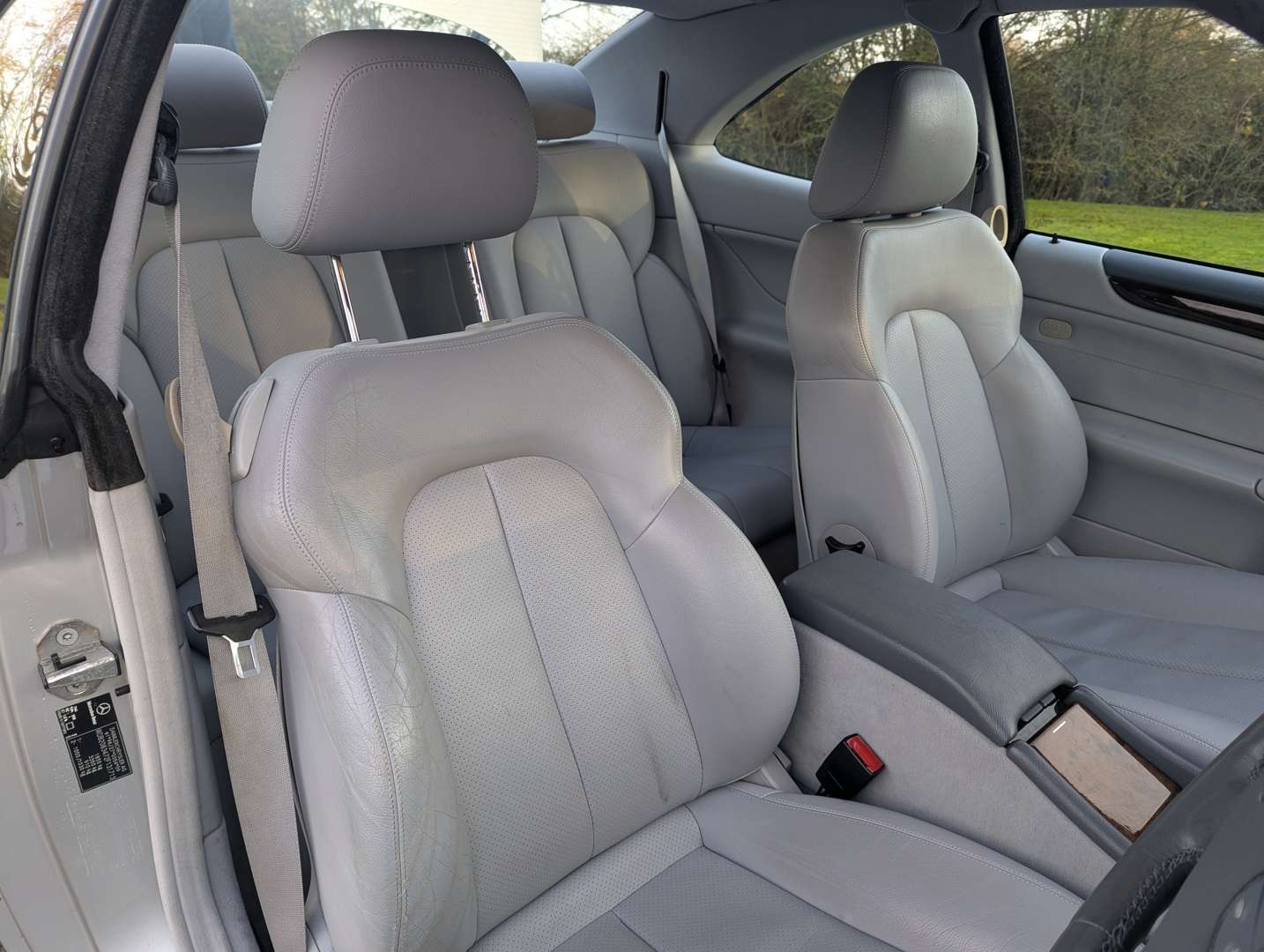 <p>2000 MERCEDES CLK 230 ELEGANCE KOMPRESSOR C208 AUTO</p>