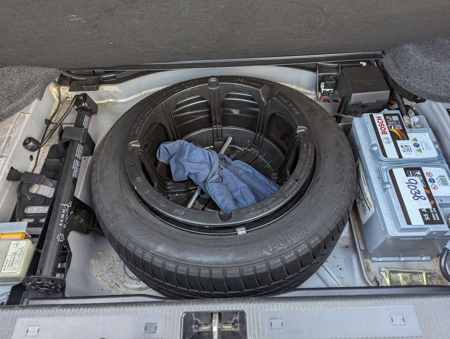 <p>2000 MERCEDES CLK 230 ELEGANCE KOMPRESSOR C208 AUTO</p>