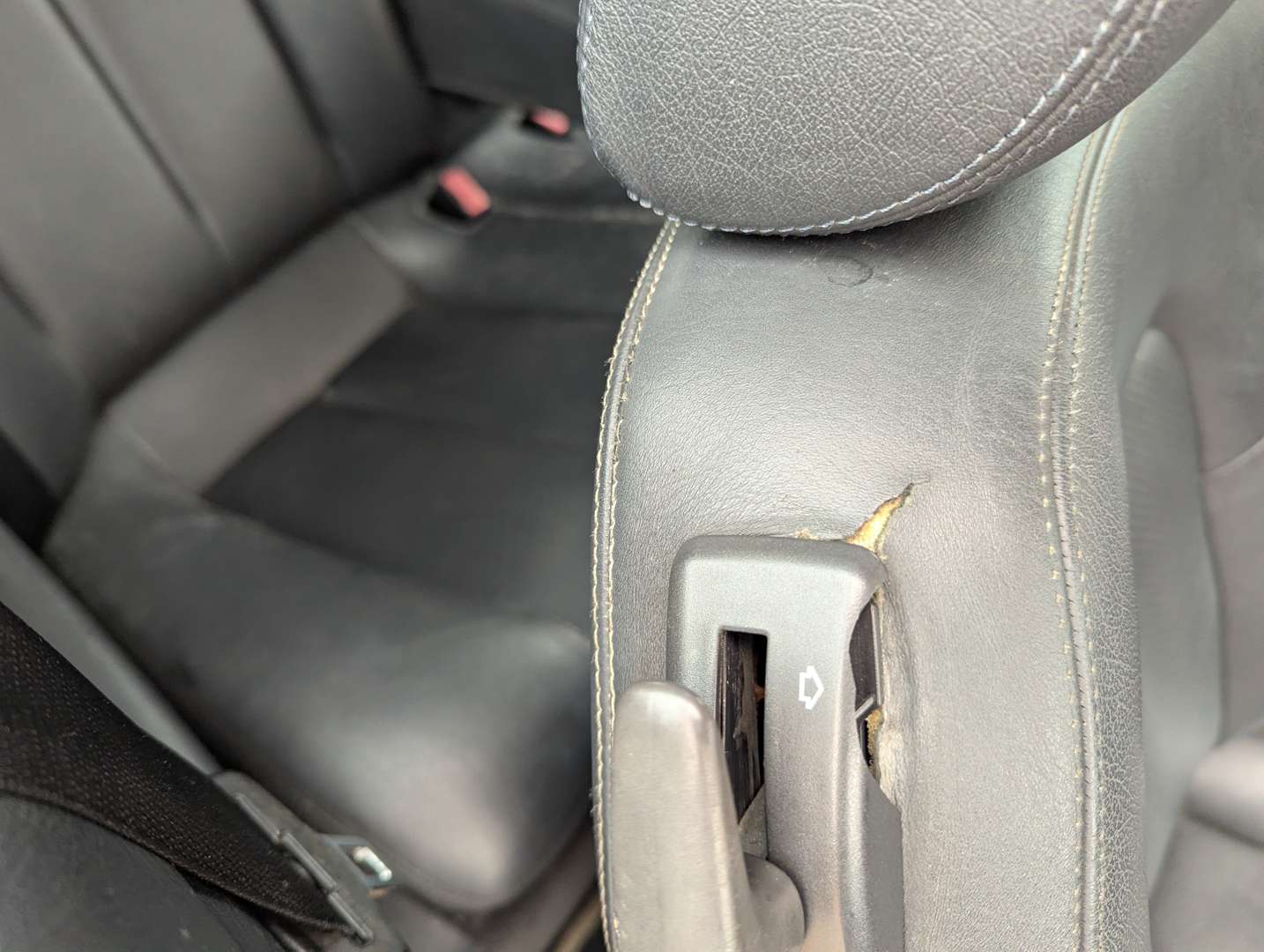 <p>1999 MERCEDES CLK230 AVANTGARDE CONVERTIBLE AUTO</p>