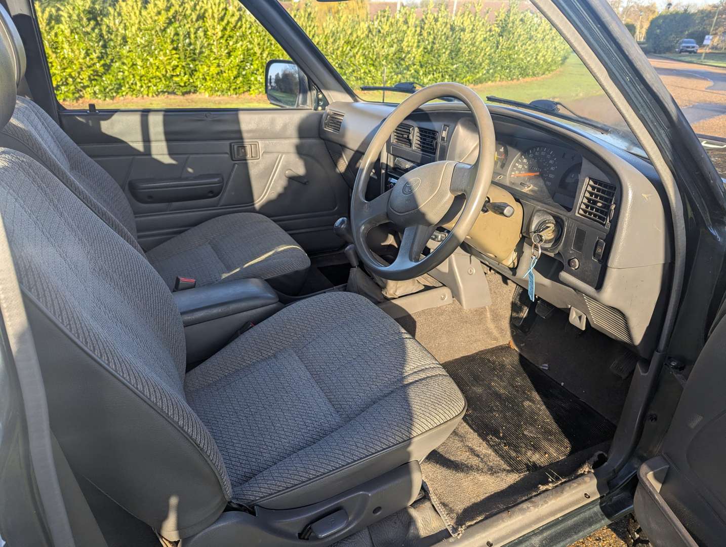 <p>1994 TOYOTA HI-LUX 4X4 PICK-UP</p>