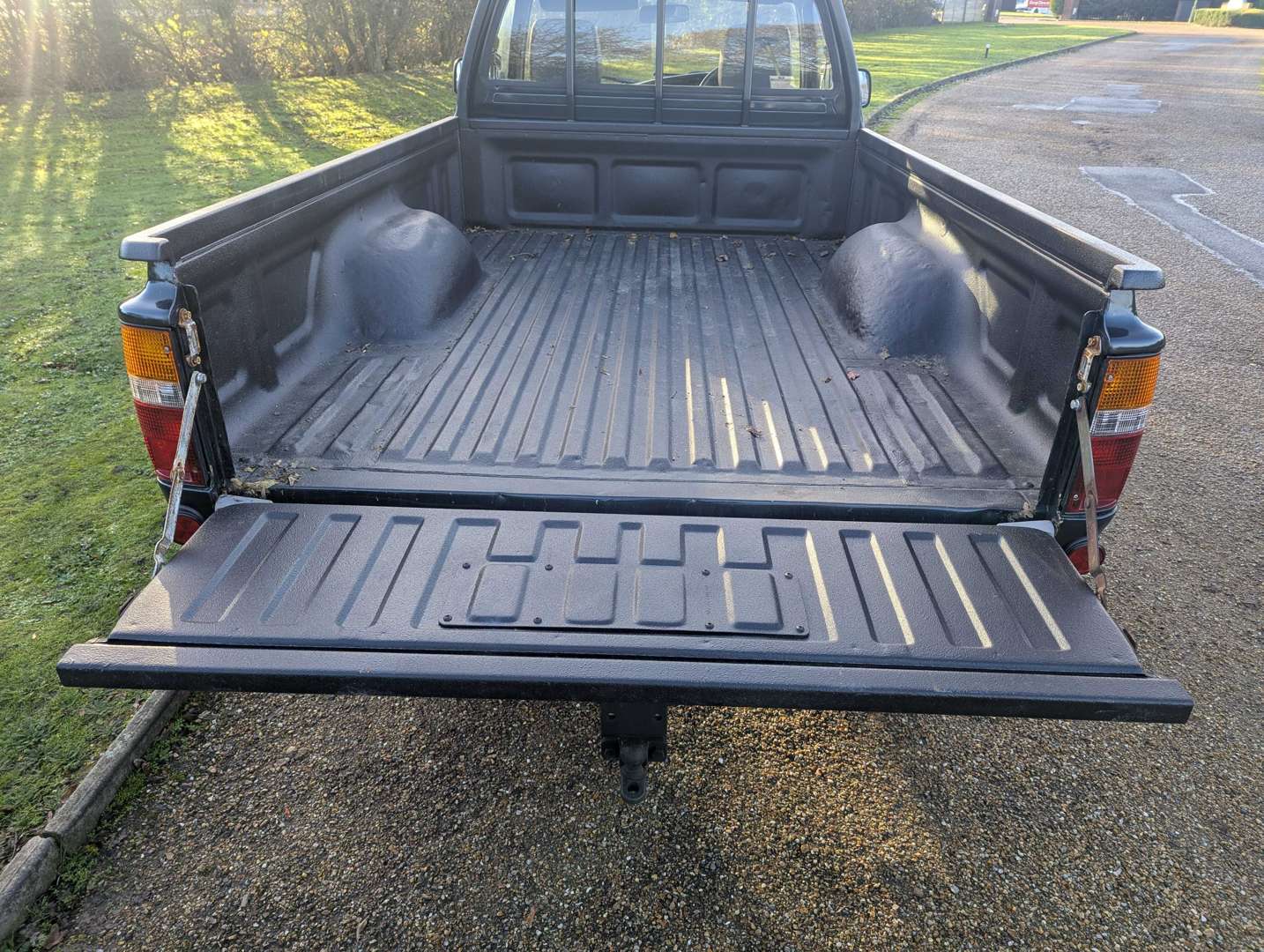 <p>1994 TOYOTA HI-LUX 4X4 PICK-UP</p>