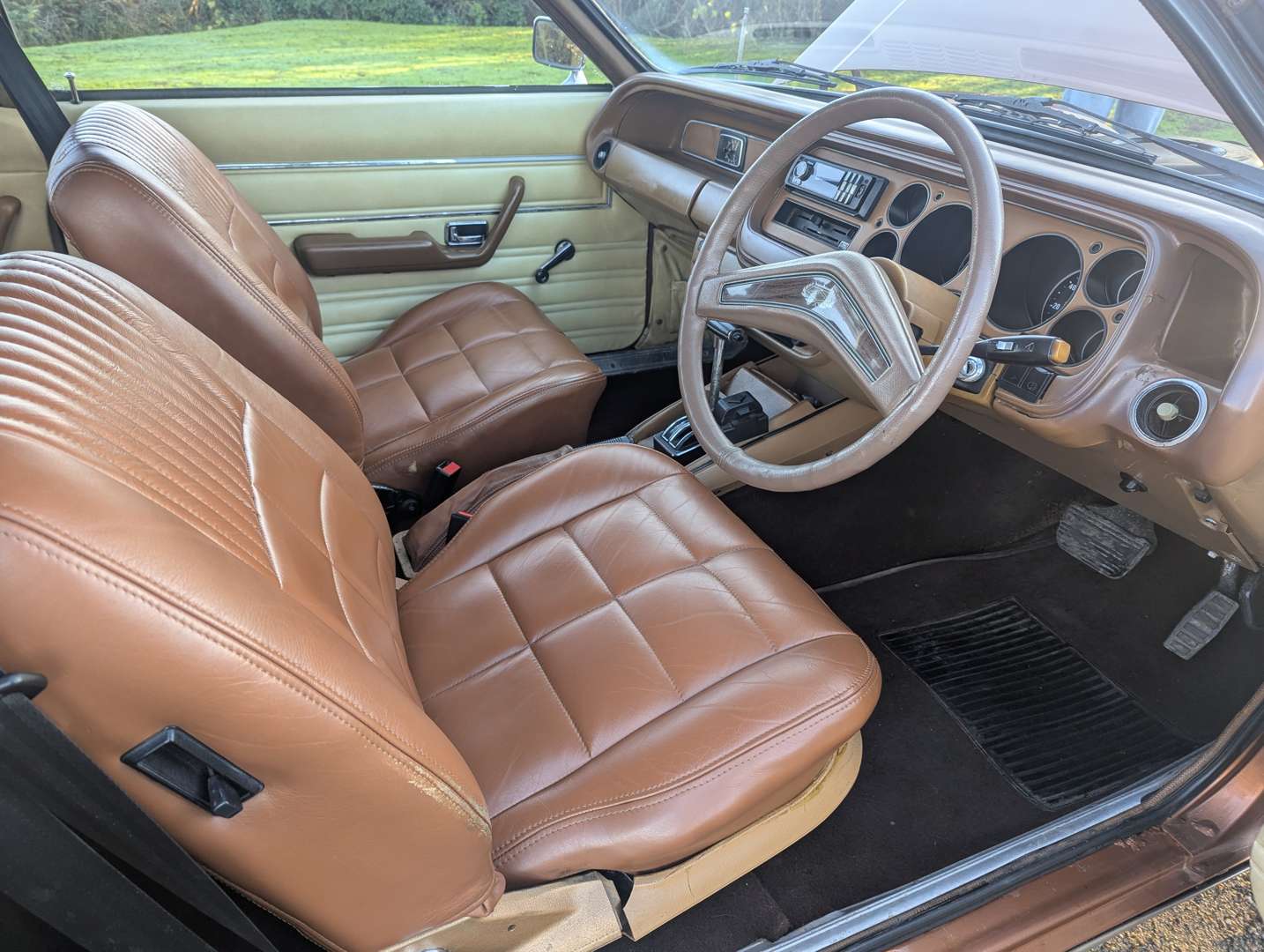 <p>1975 FORD GRANADA 3.0 AUTO MKI COUPE</p>