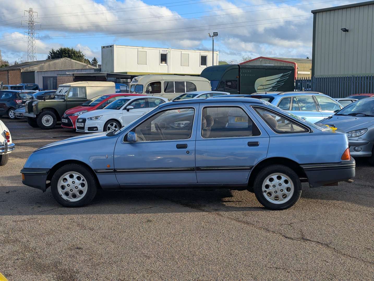 <p>1985 FORD SIERRA GHIA</p>