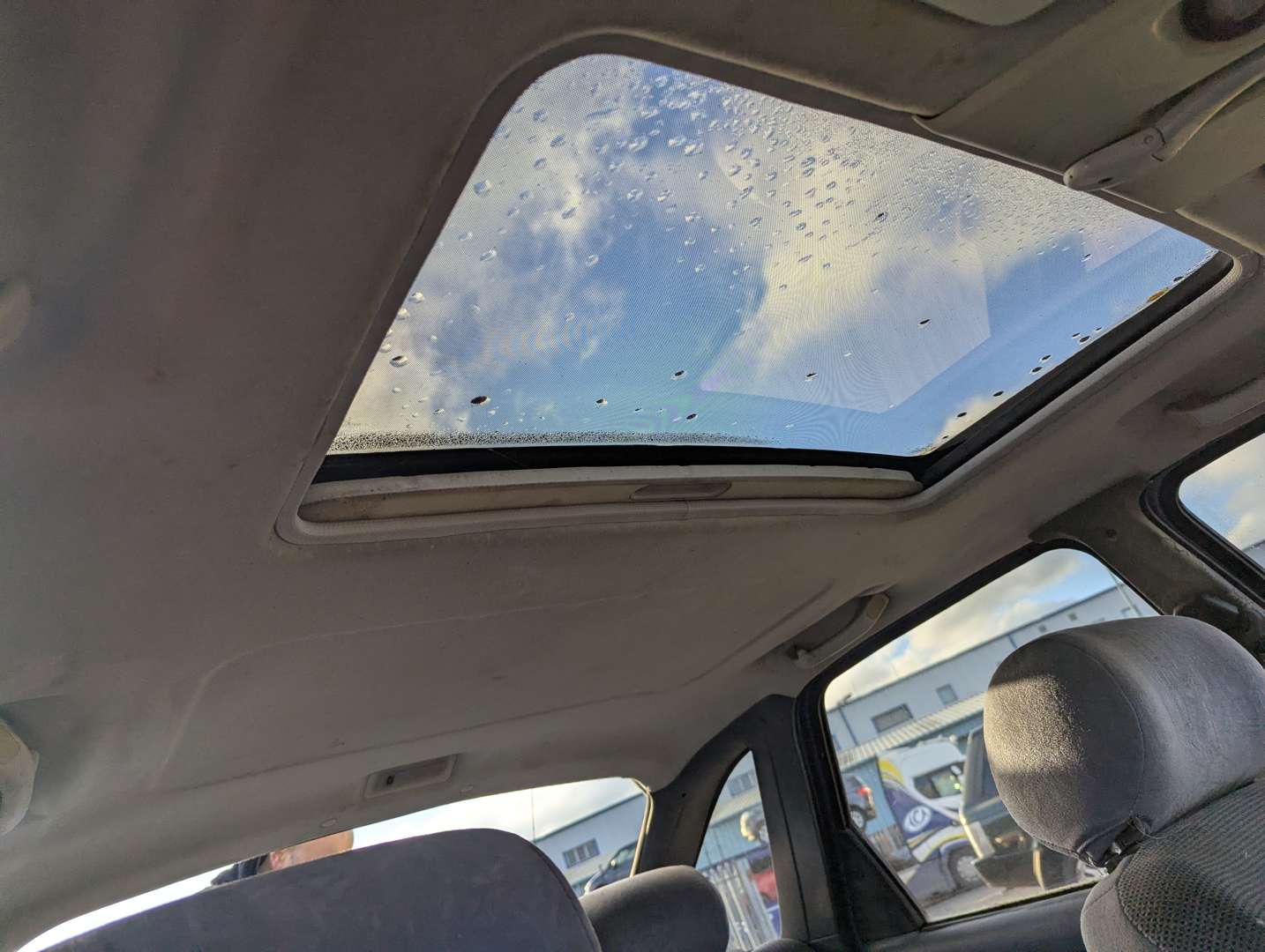 <p>1985 FORD SIERRA GHIA</p>