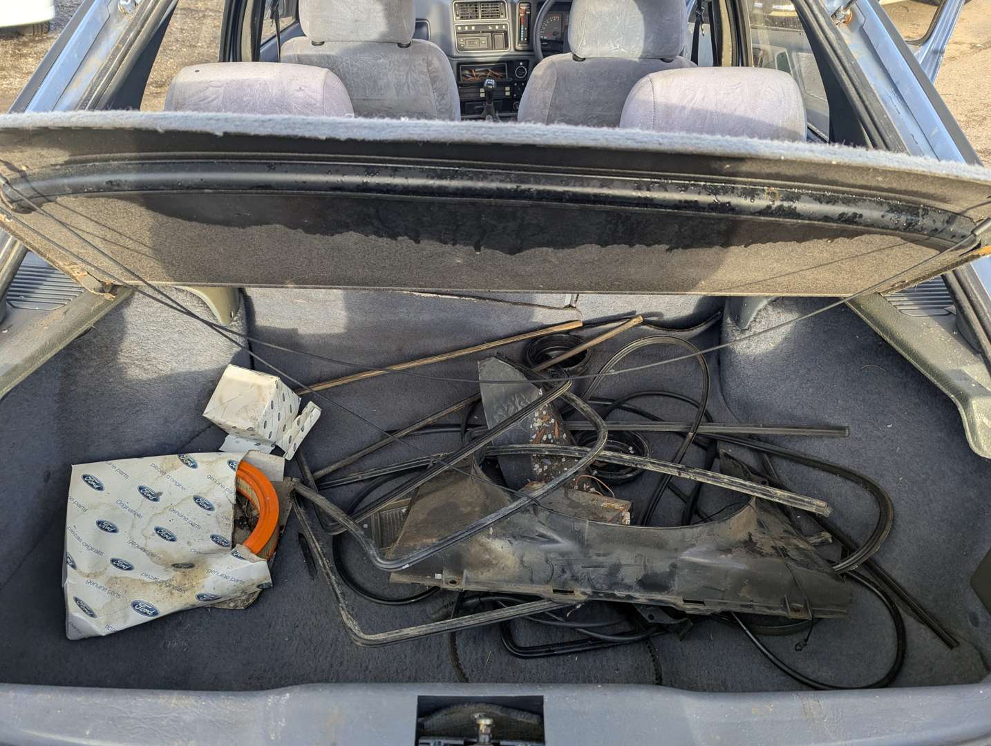 <p>1985 FORD SIERRA GHIA</p>