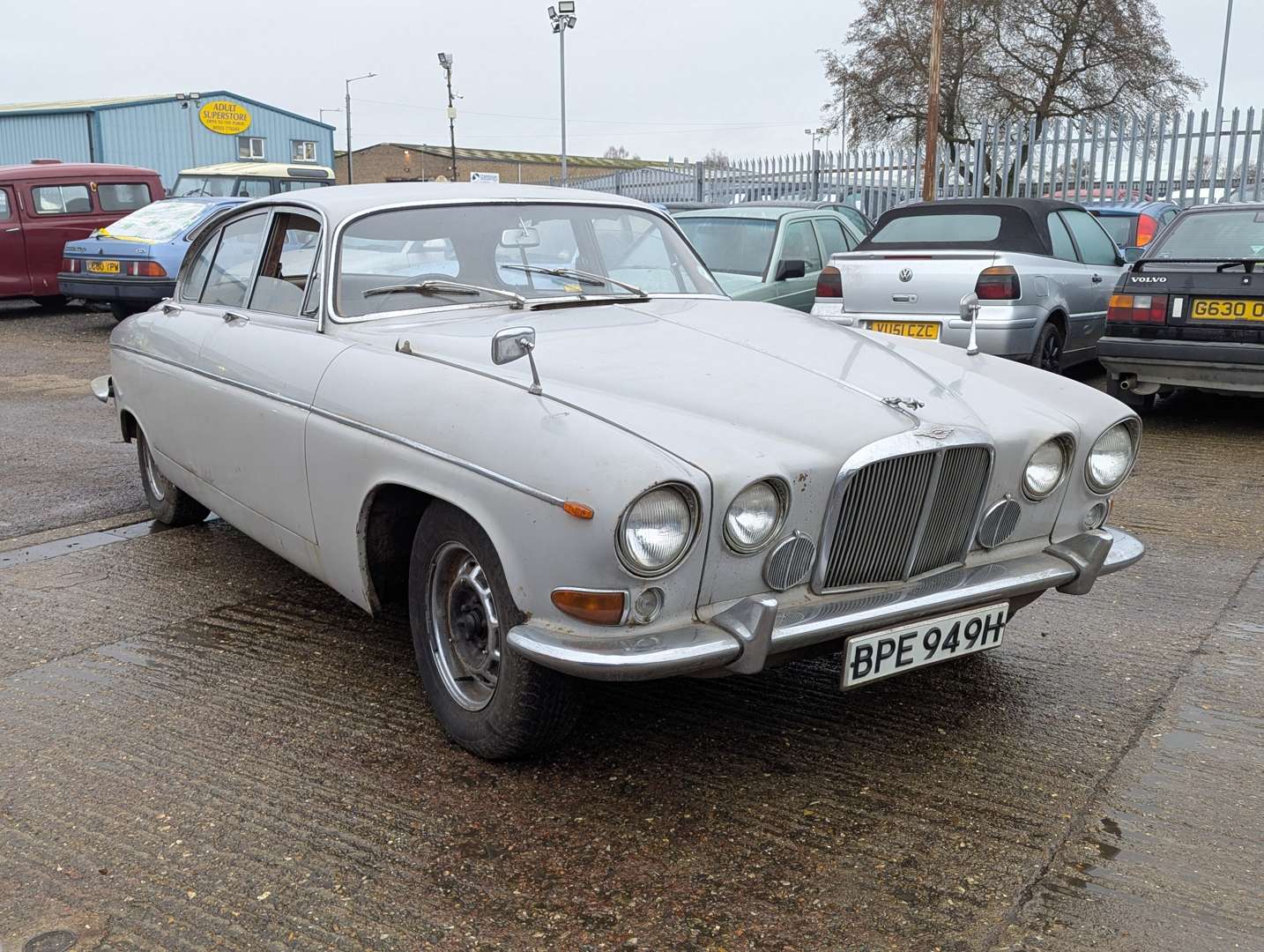 <p>1970 JAGUAR 420G</p>