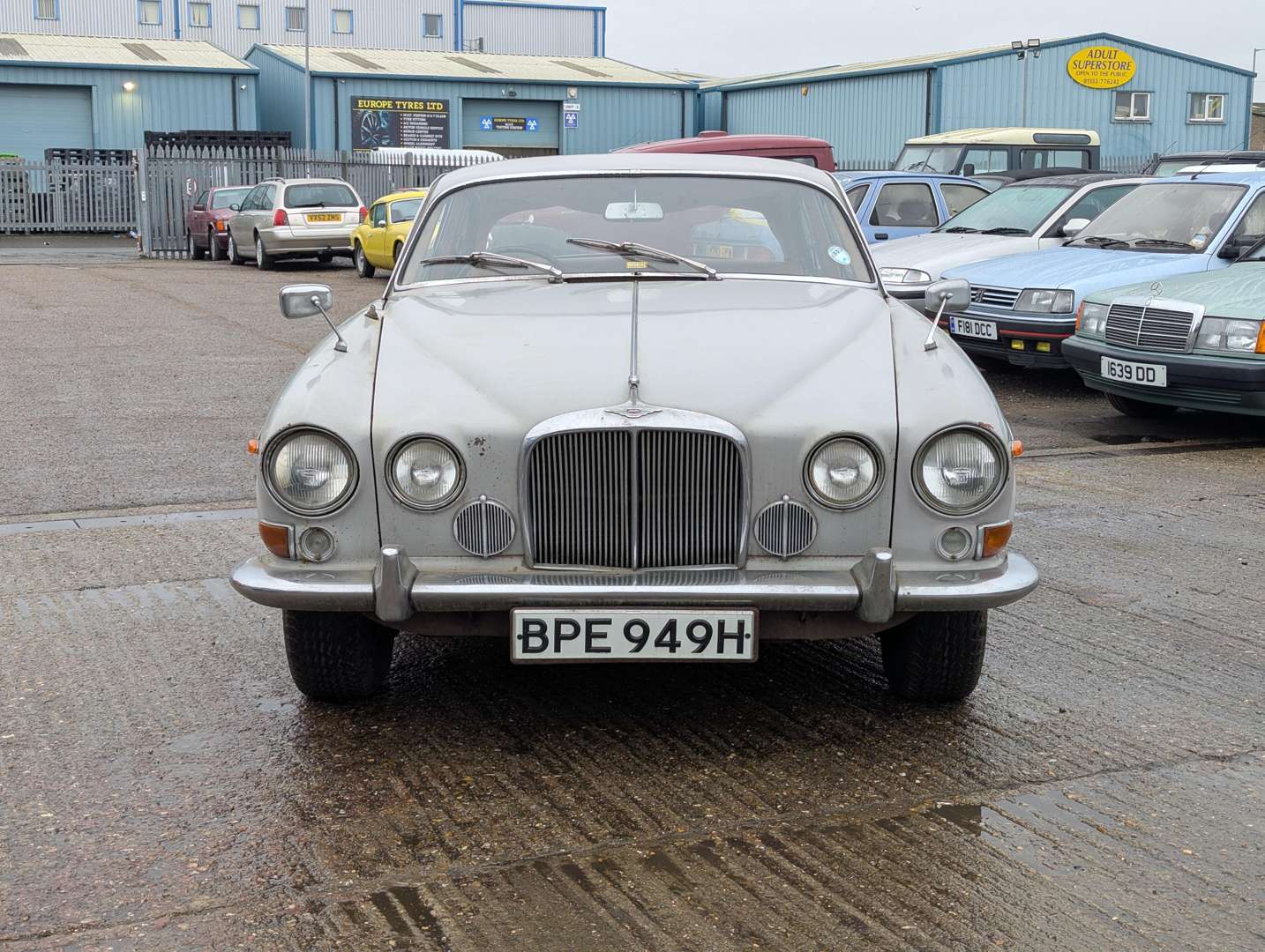 <p>1970 JAGUAR 420G</p>