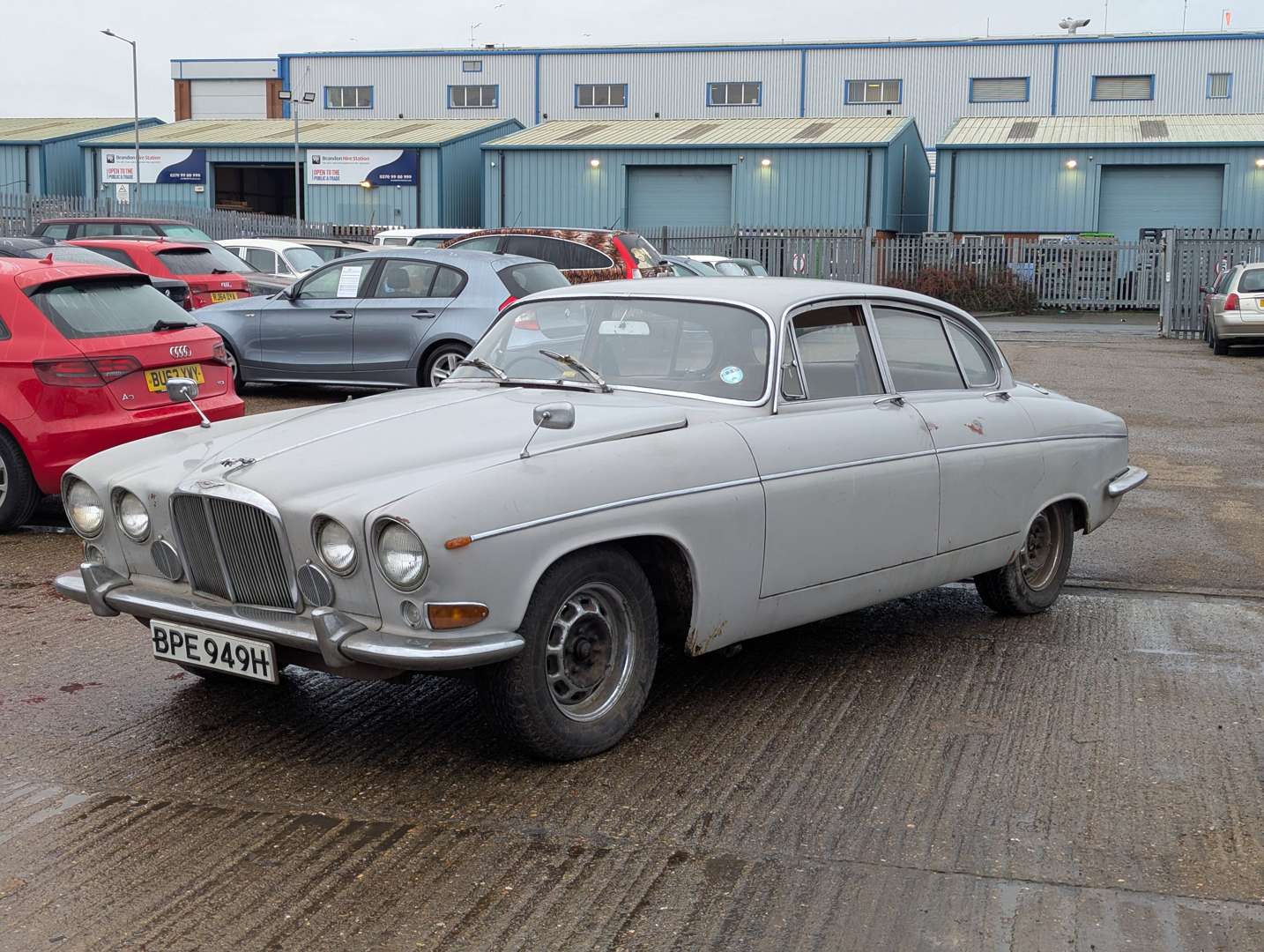 <p>1970 JAGUAR 420G</p>