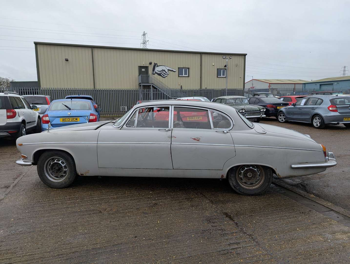 <p>1970 JAGUAR 420G</p>