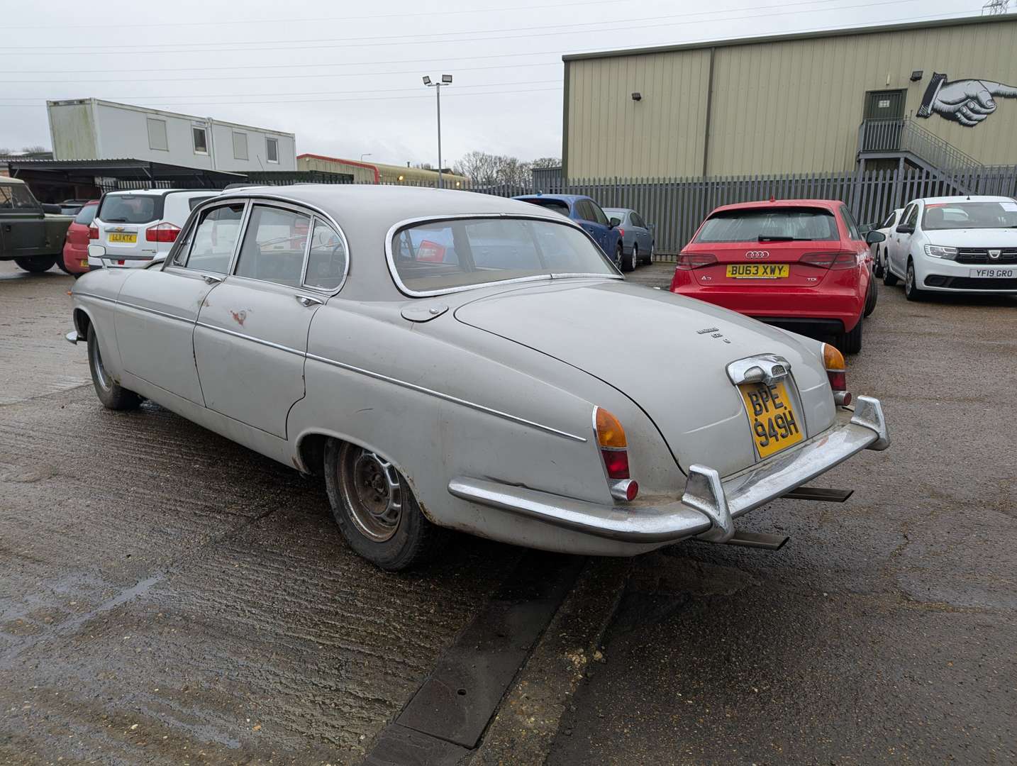 <p>1970 JAGUAR 420G</p>