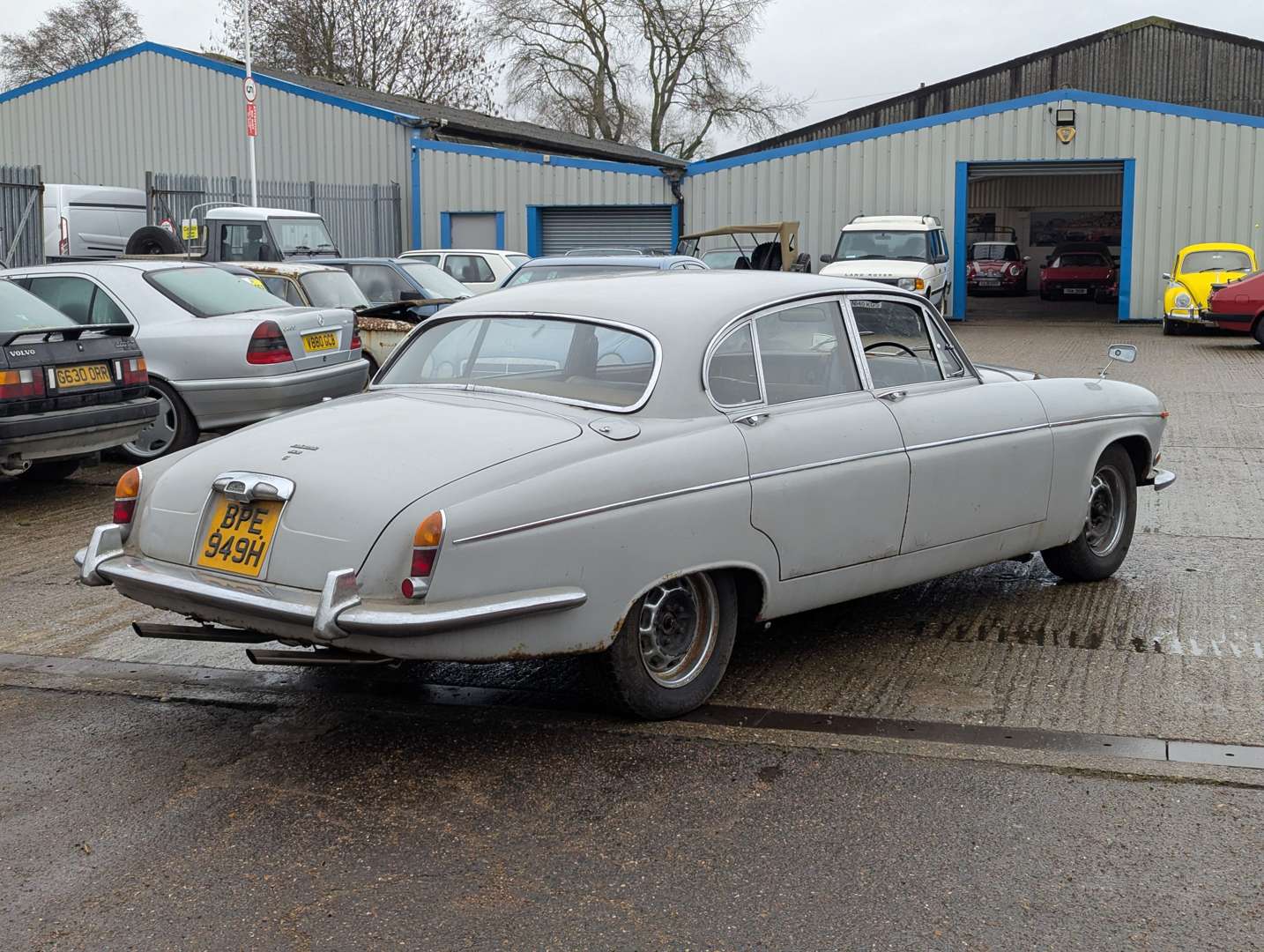 <p>1970 JAGUAR 420G</p>