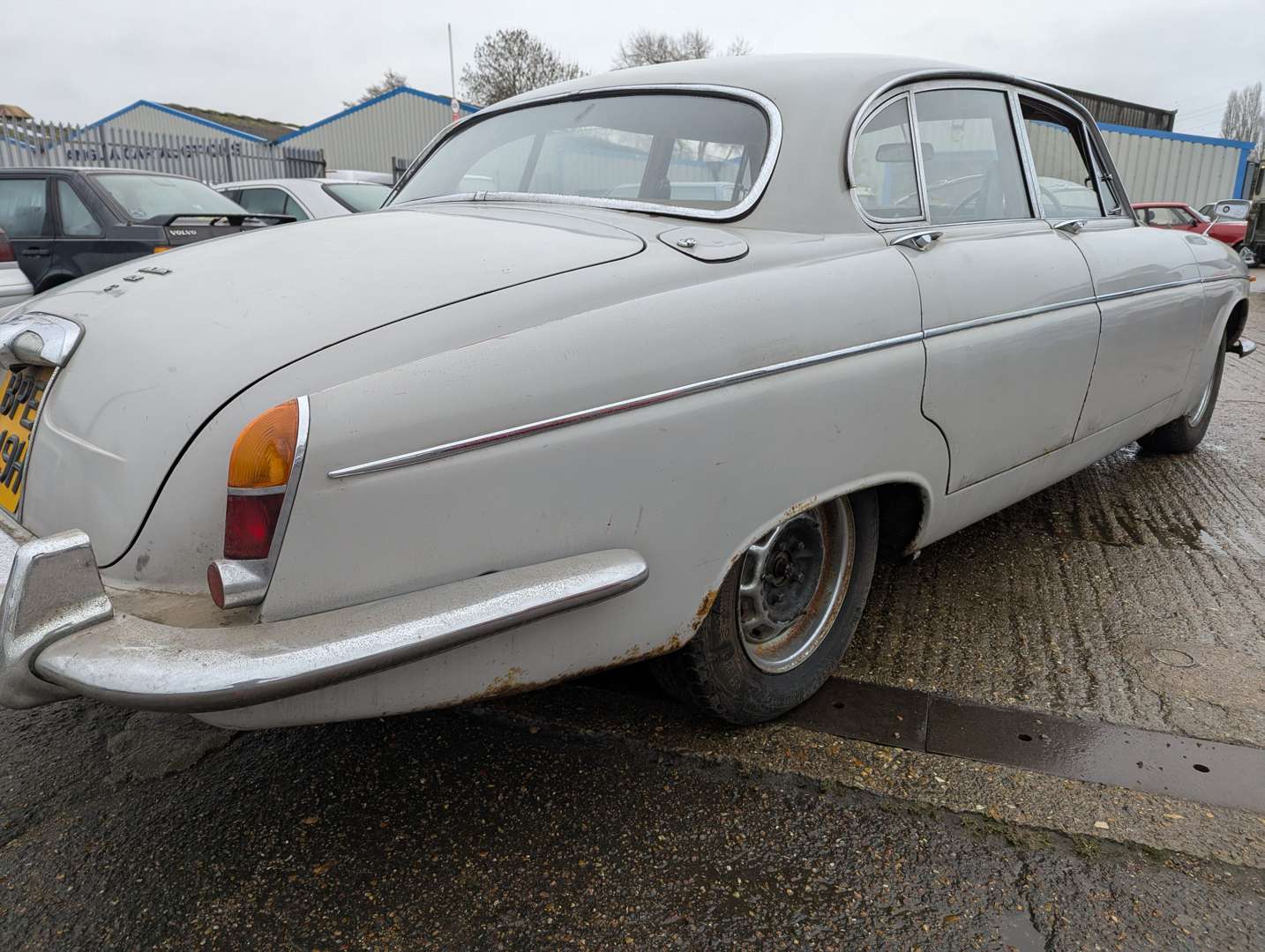 <p>1970 JAGUAR 420G</p>