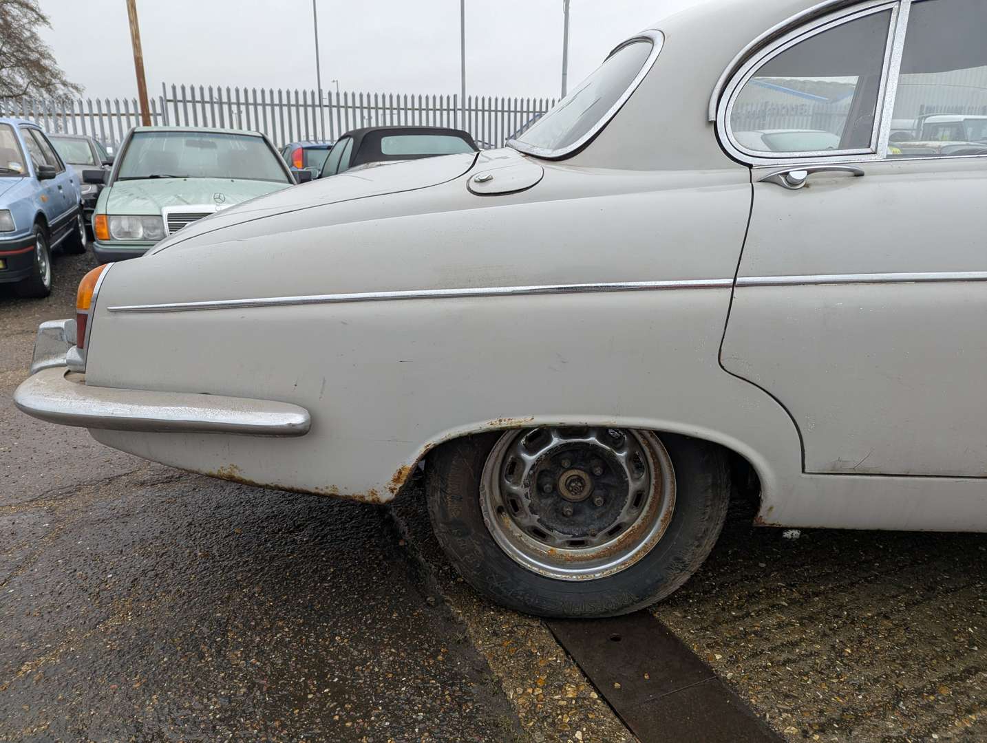 <p>1970 JAGUAR 420G</p>