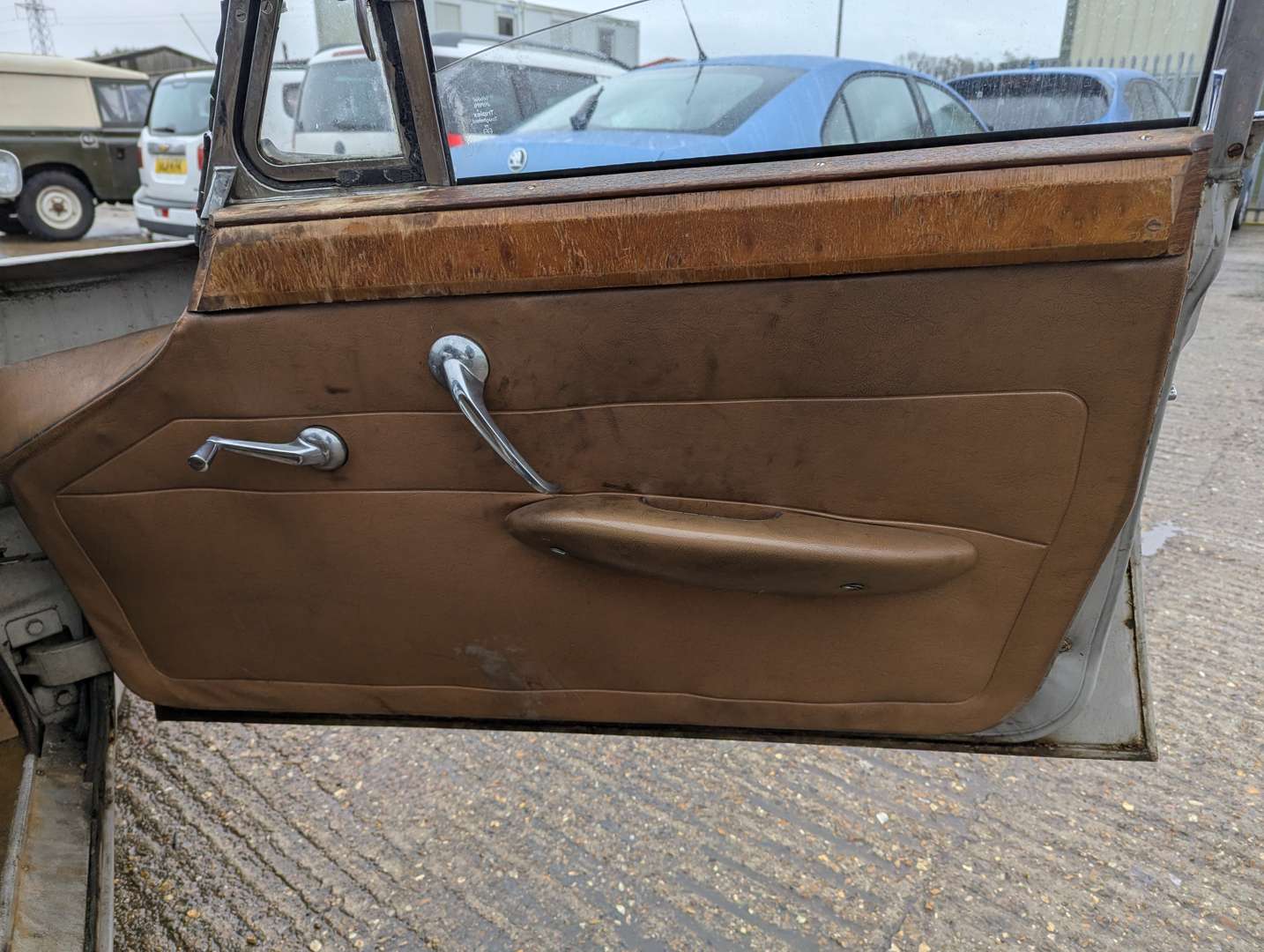 <p>1970 JAGUAR 420G</p>