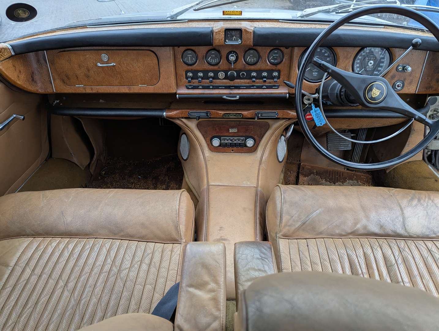 <p>1970 JAGUAR 420G</p>