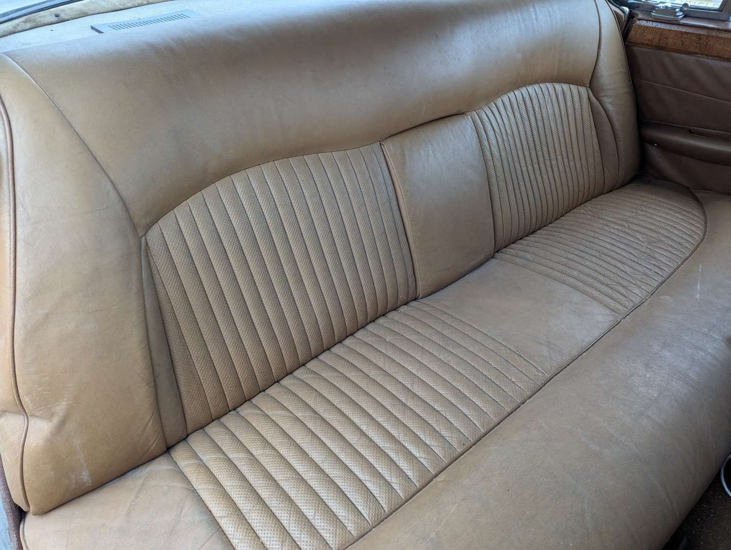 <p>1970 JAGUAR 420G</p>