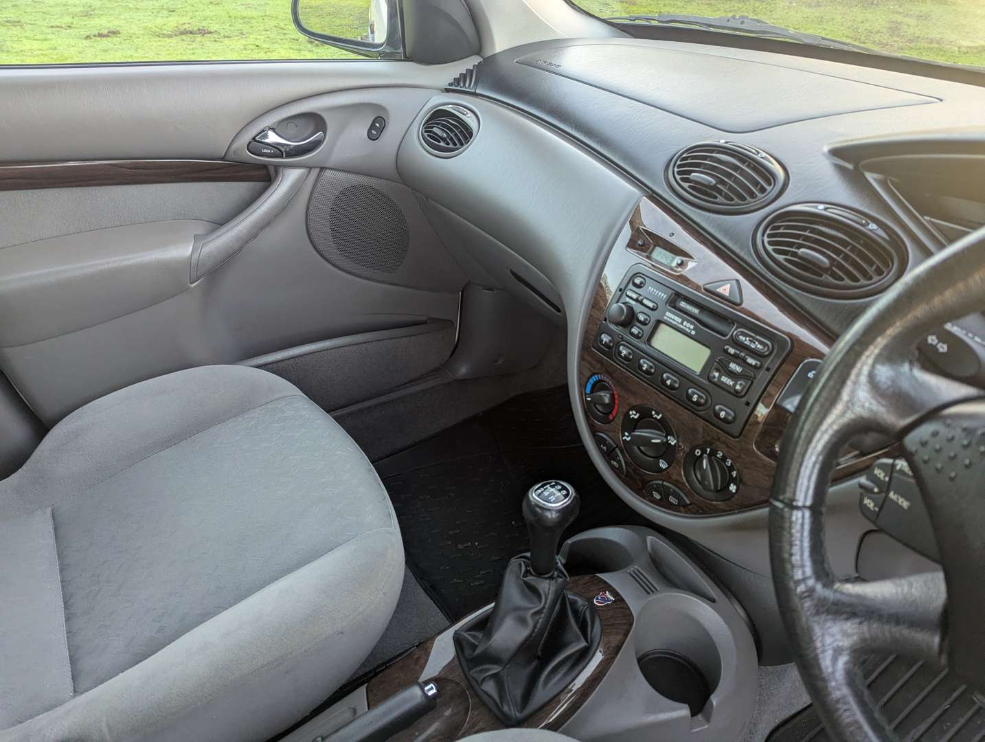 <p>1999 FORD FOCUS 1.8 GHIA</p>