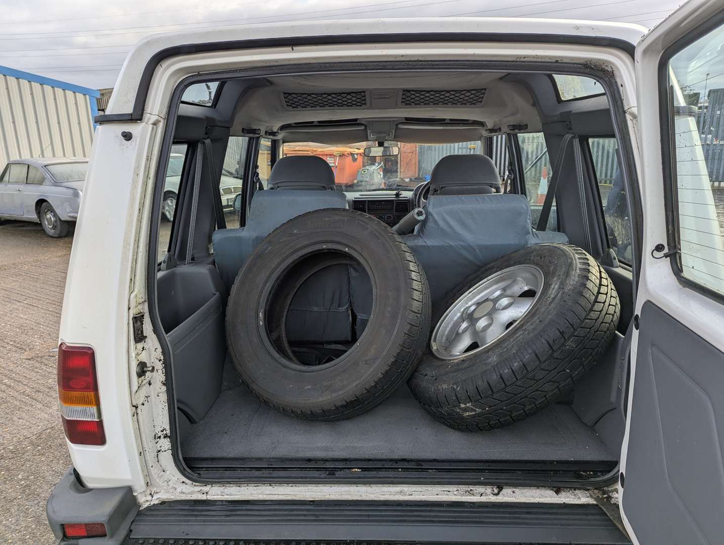 <p>1996 LAND ROVER DISCOVERY 300TDI AUTO</p>