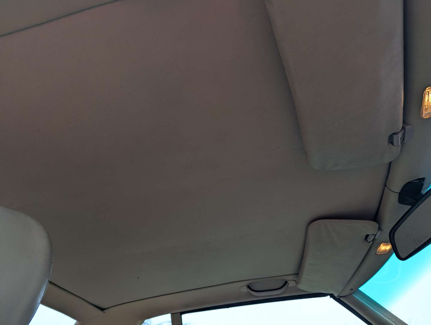 <p>1983 MERCEDES R107 280 SL AUTO</p>